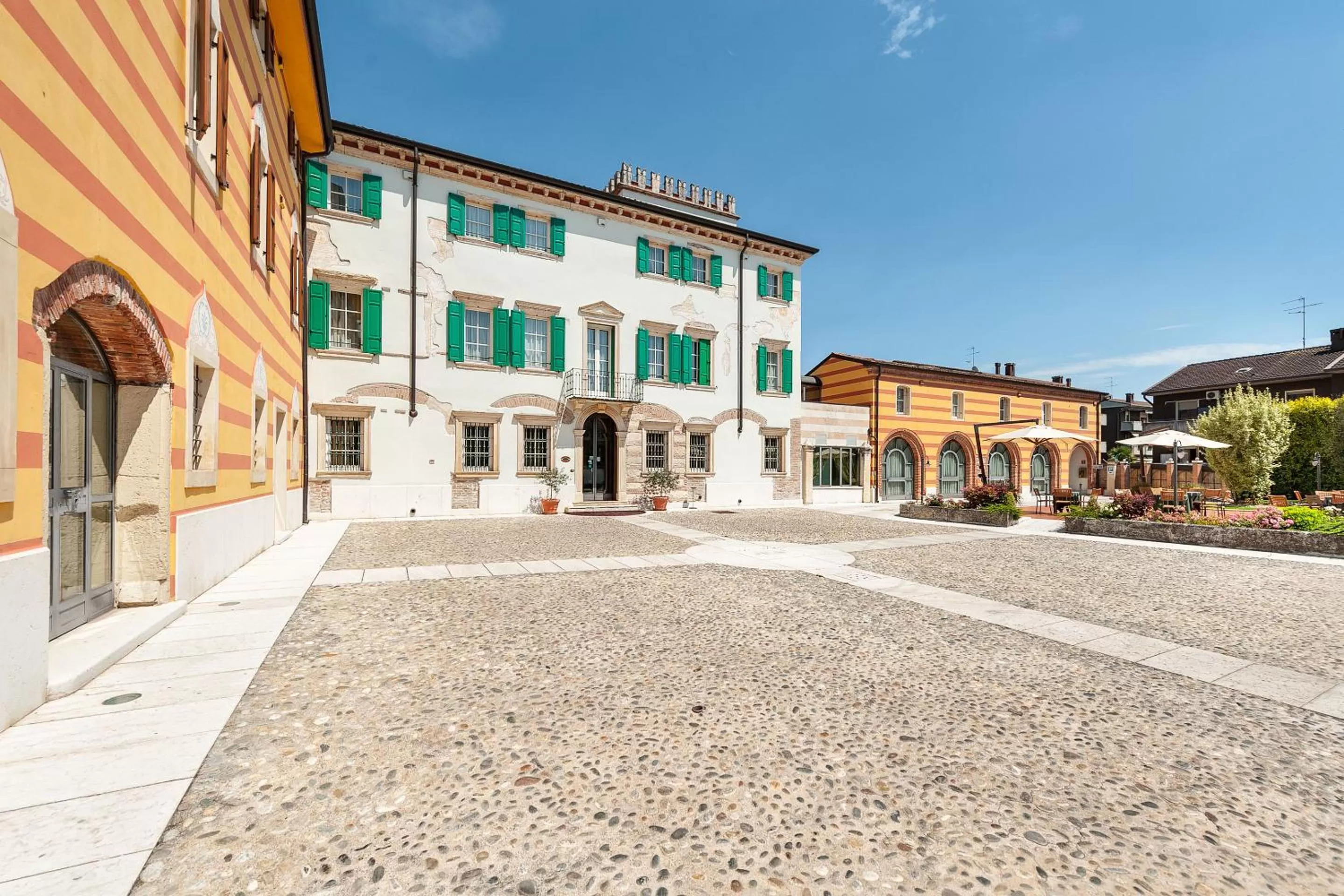 Facade/entrance in Hotel Villa Malaspina