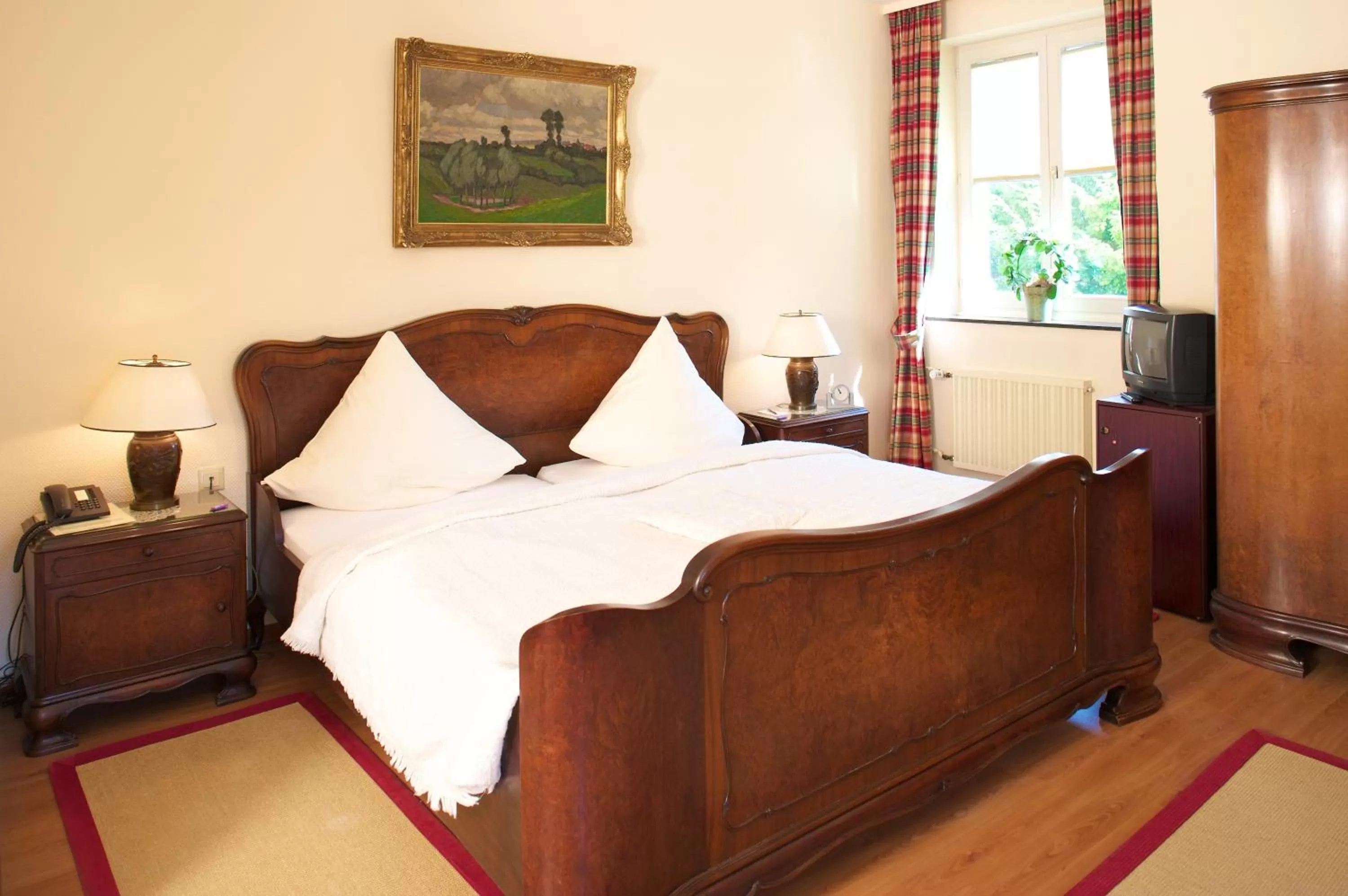 Photo of the whole room, Bed in Hotel Villa Meererbusch