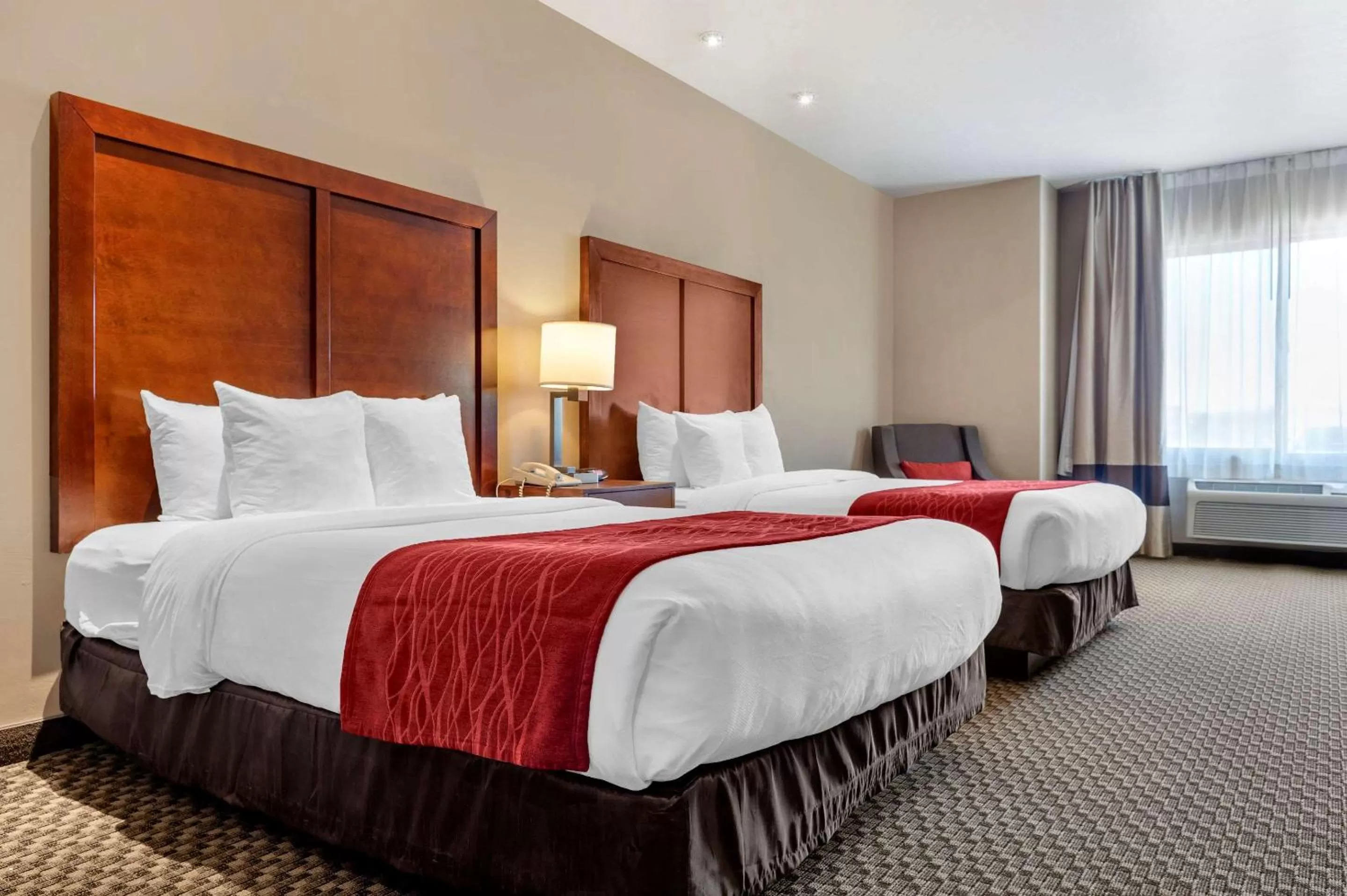 Photo of the whole room, Bed in Comfort Inn at Convention Center Saint George