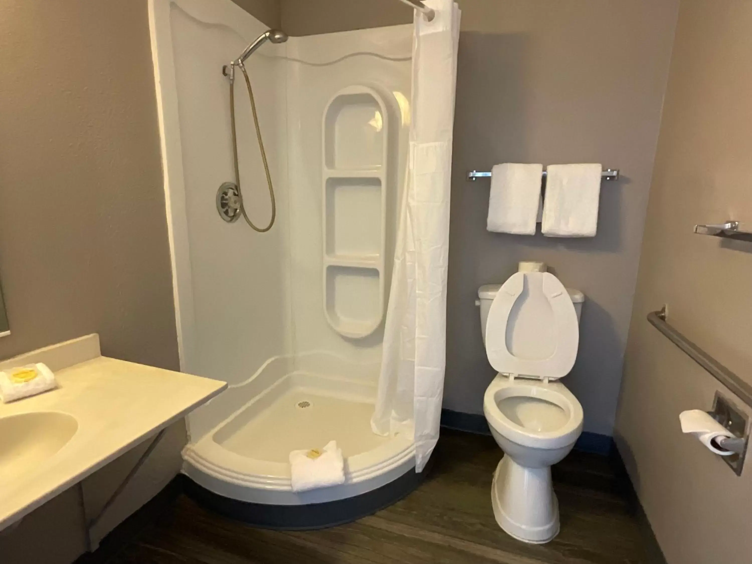 King Room - Non-Smoking in Motel 6-Ely, NV King Room - Non-Smoking in Motel 6-Ely, NV