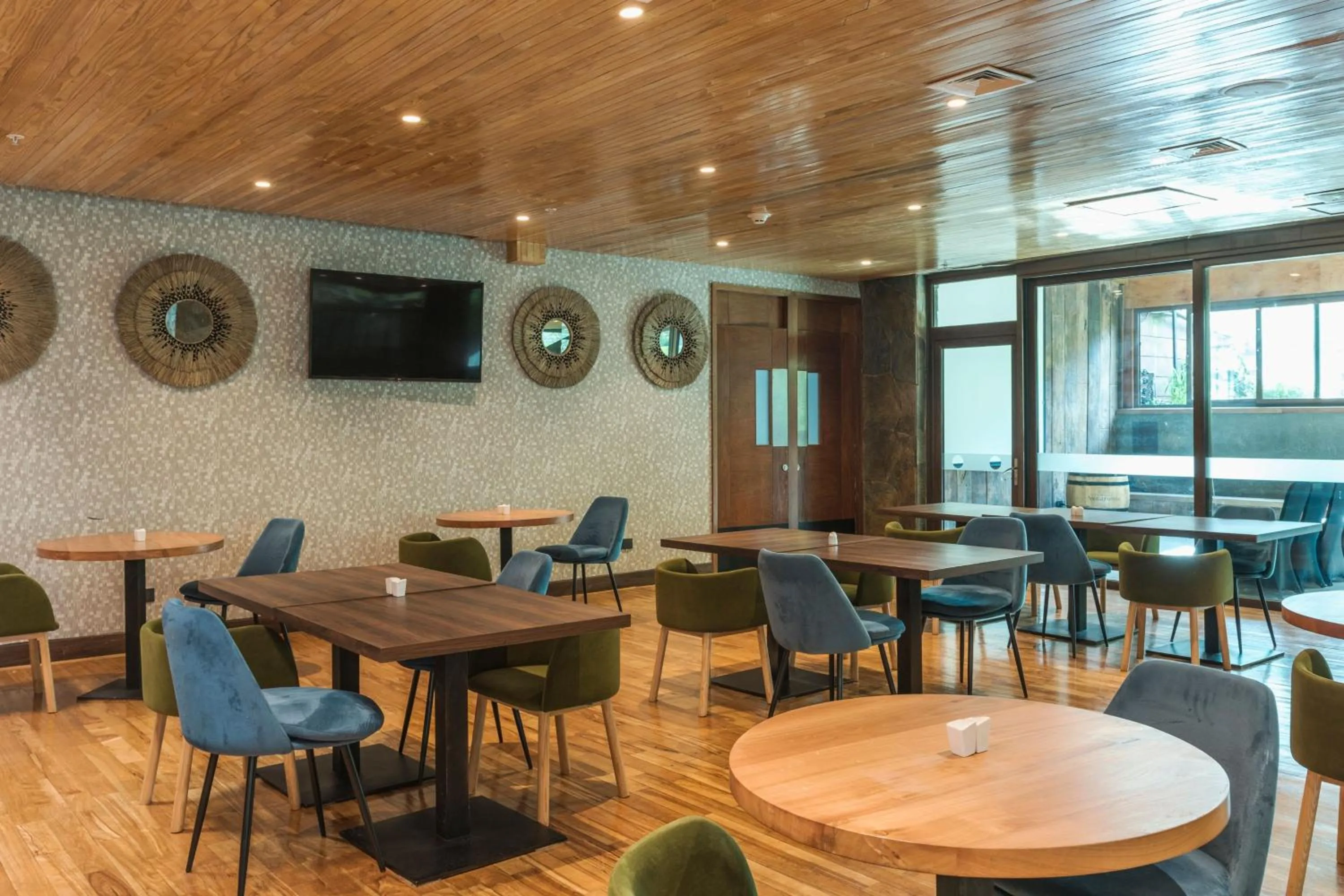 Restaurant/places to eat in Courtyard by Marriott Puerto Montt