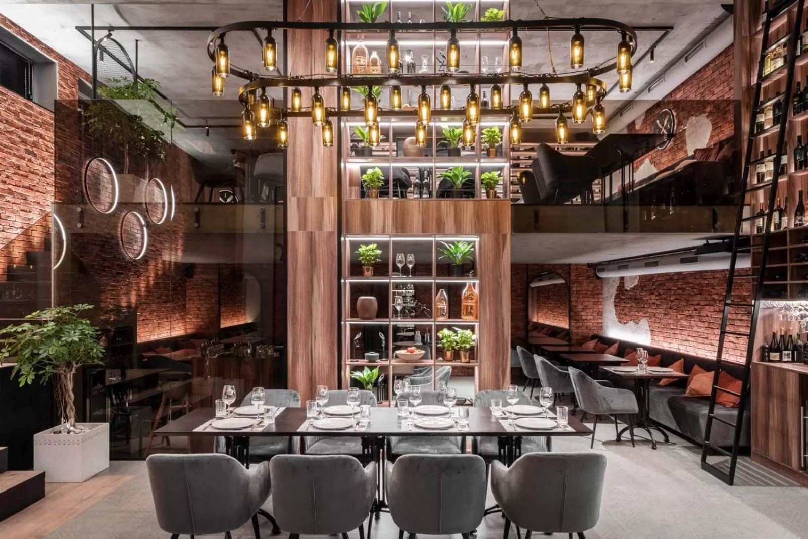 Restaurant/places to eat in Thomas Albert Hotel