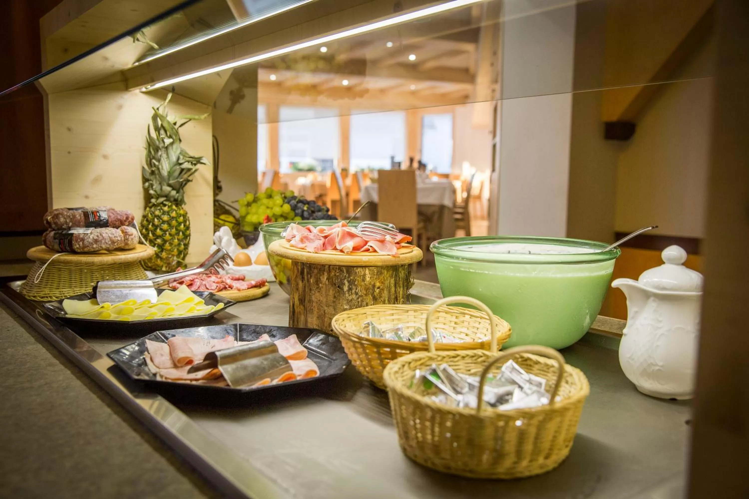 Breakfast in Hotel Touring