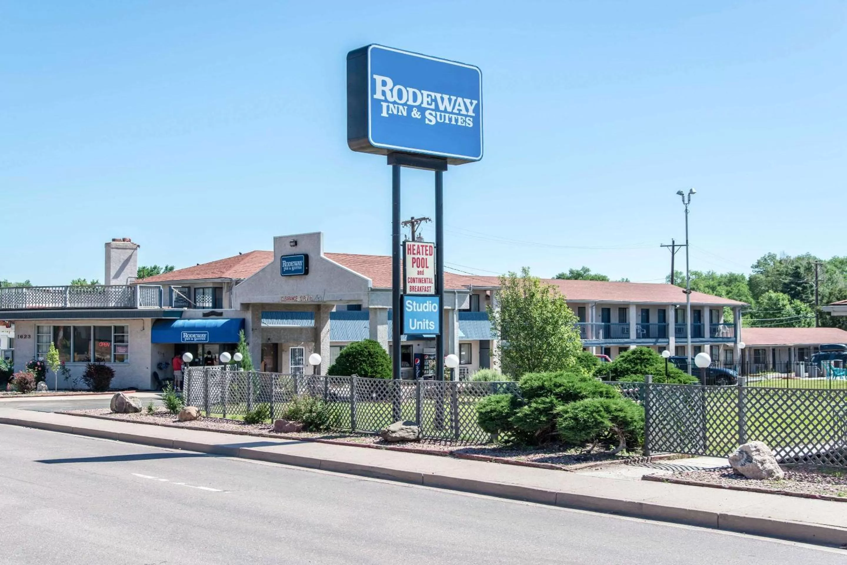 Property Building in Rodeway Inn & Suites Colorado Springs