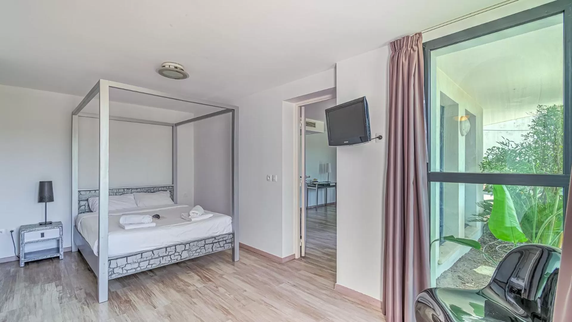 Photo of the whole room in Vacancéole - Résidence Adriana