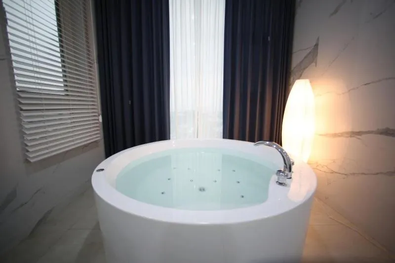 Bathroom in Gladsheim Hotel