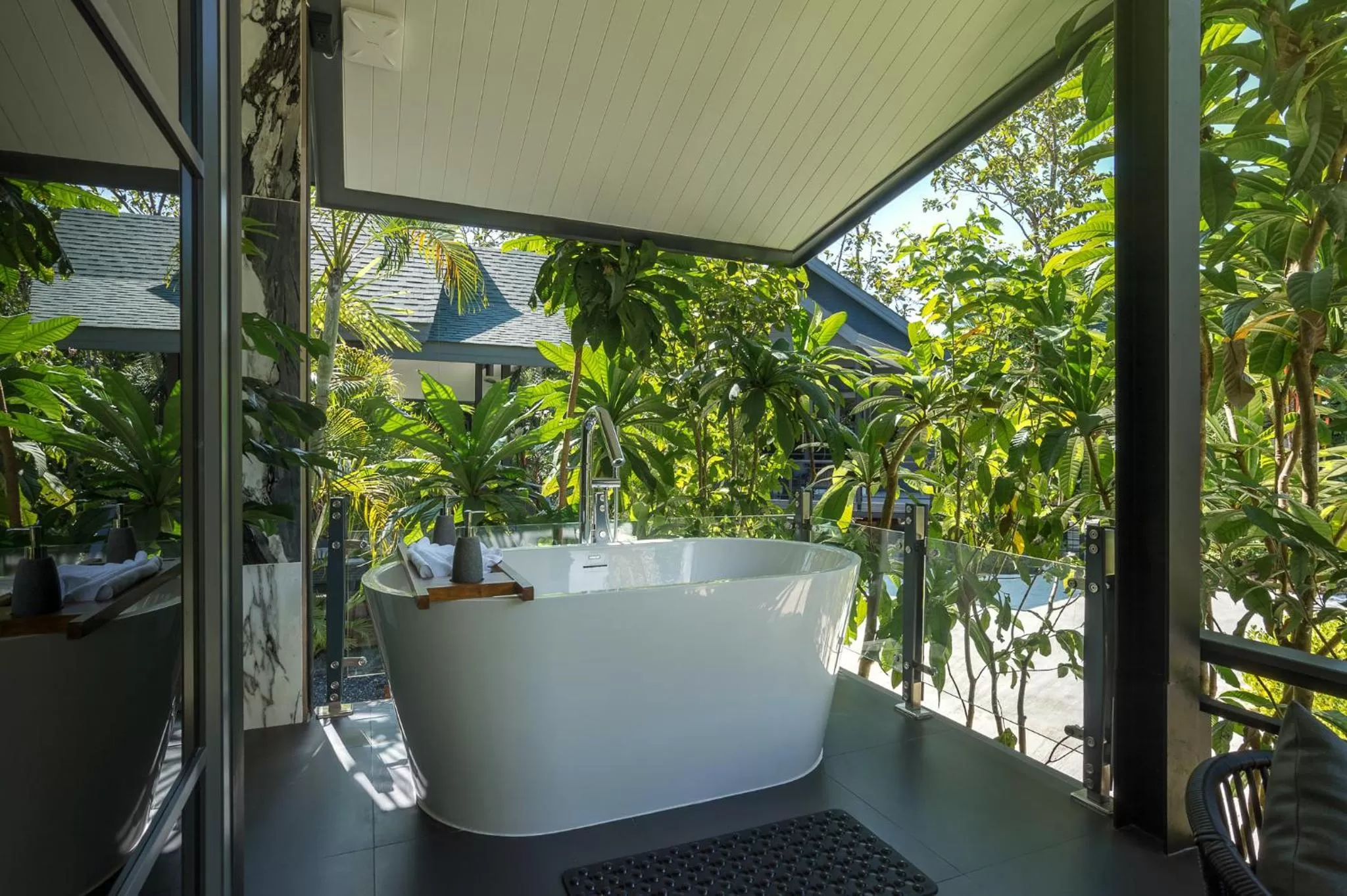 Open Air Bath in Loy Chalet