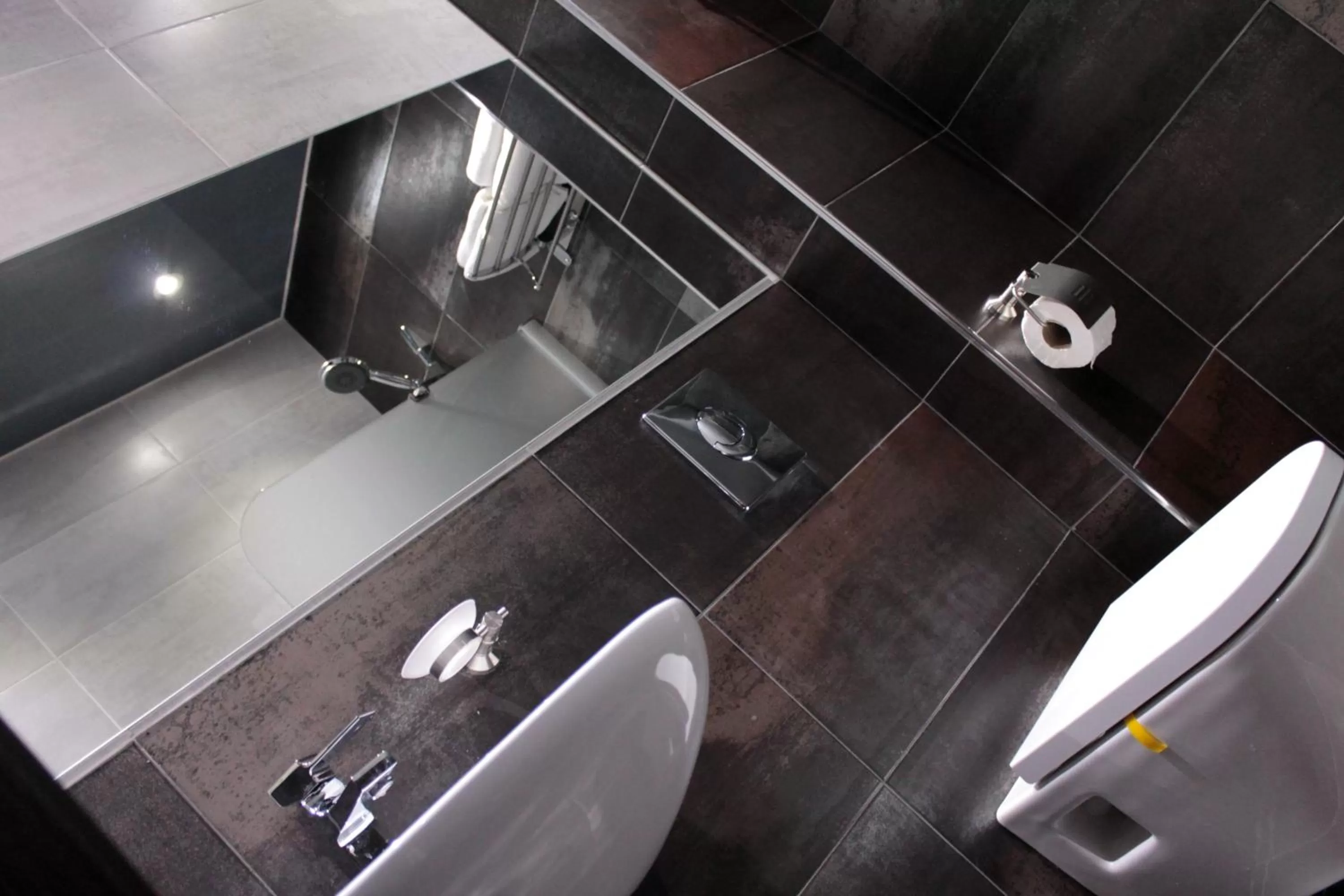 Shower in Royal Venezia Hotel