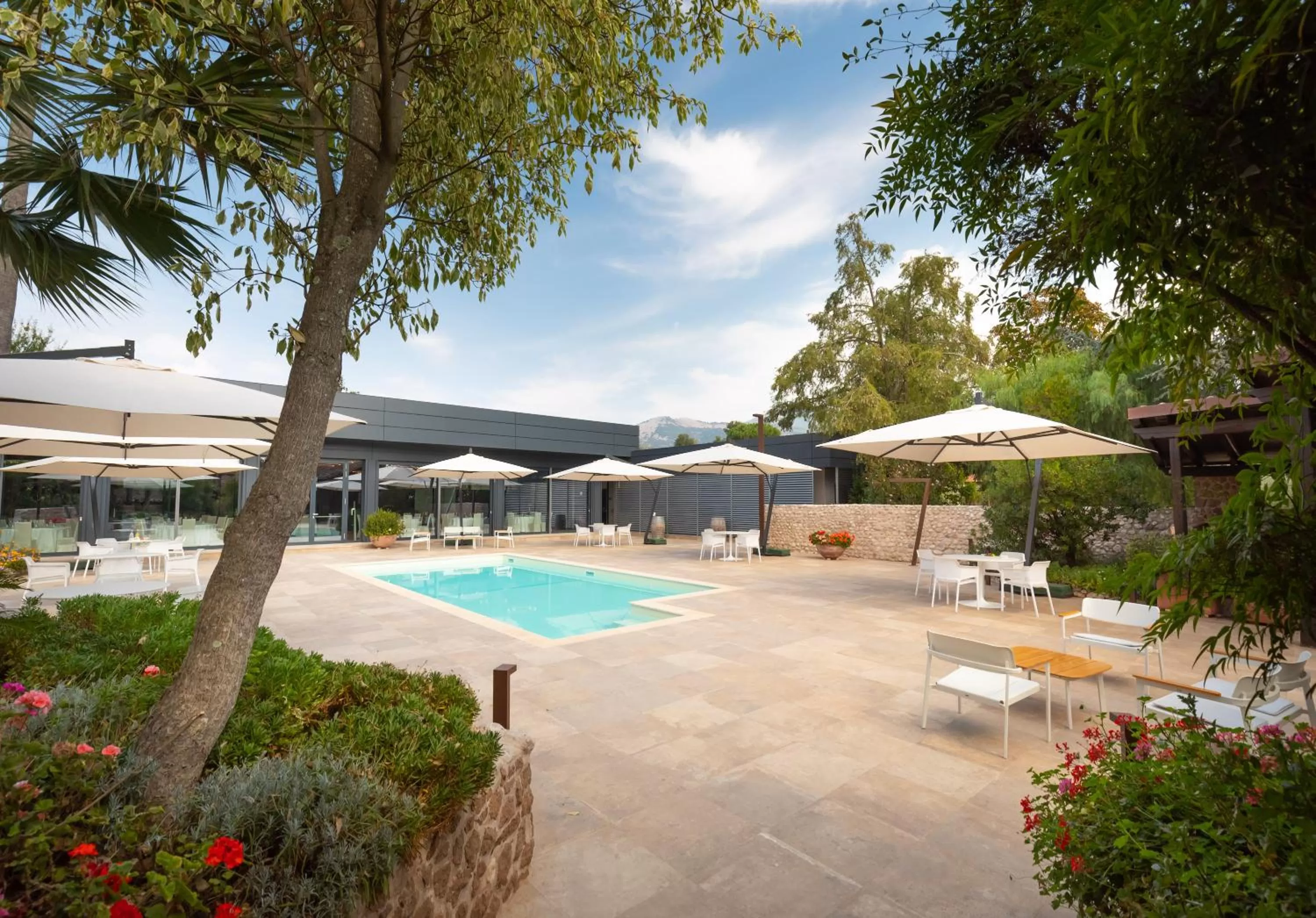 Property building in Antico Borgo Molino 7cento vicino ai Giardini di Ninfa