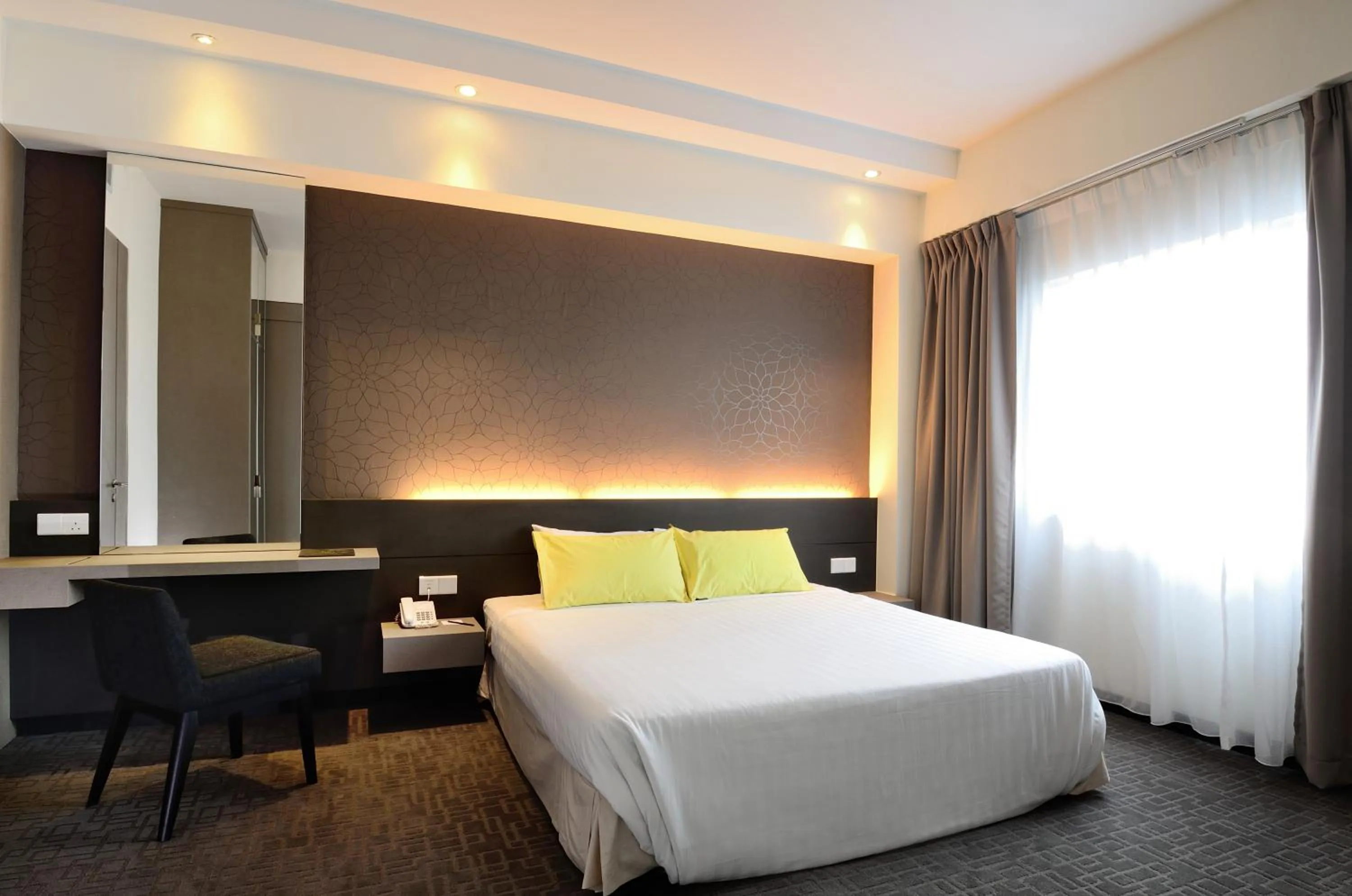 Photo of the whole room, Bed in StarCity Hotel