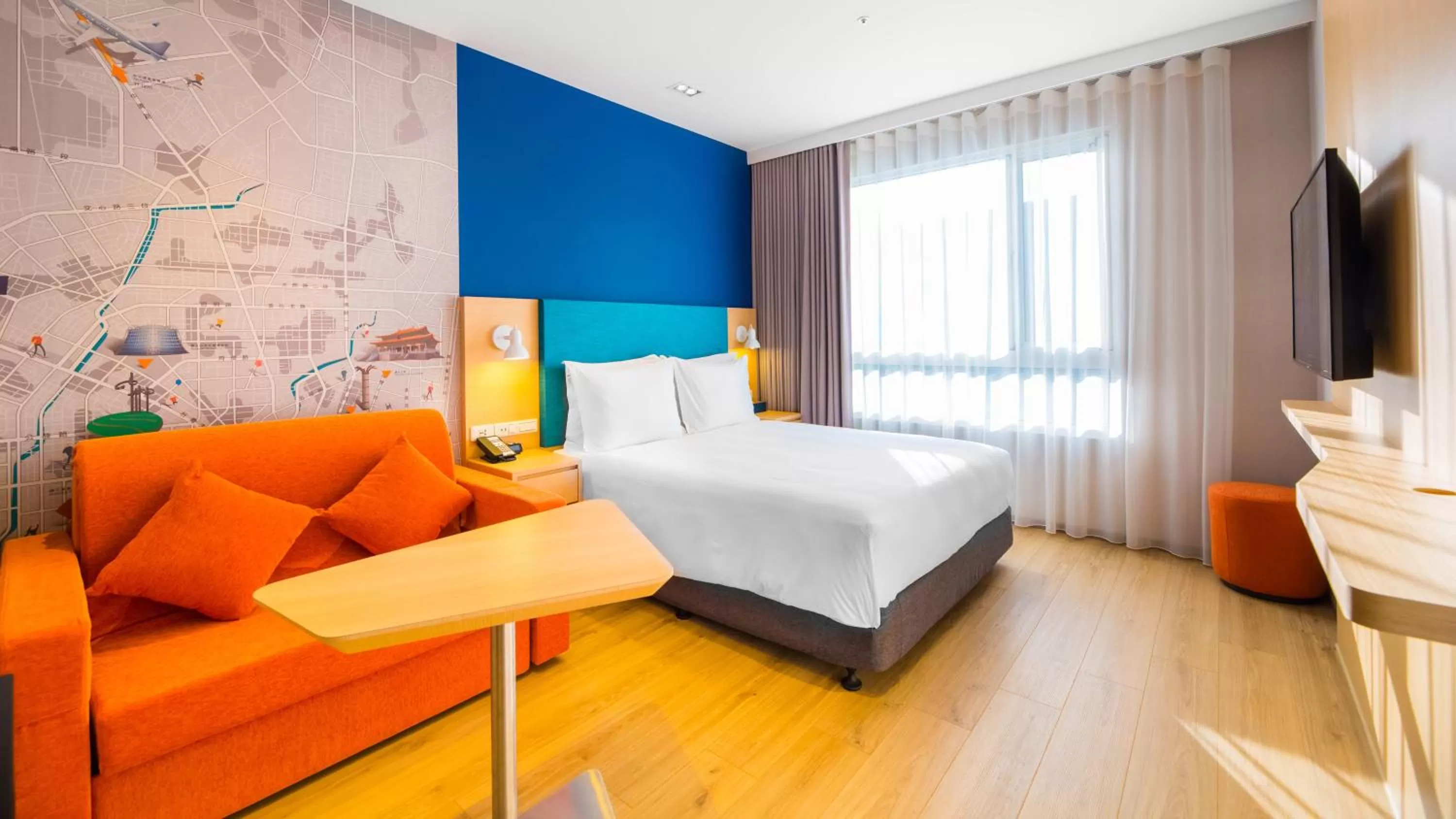 Photo of the whole room, Bed in Holiday Inn Express Taichung Fengchia by IHG