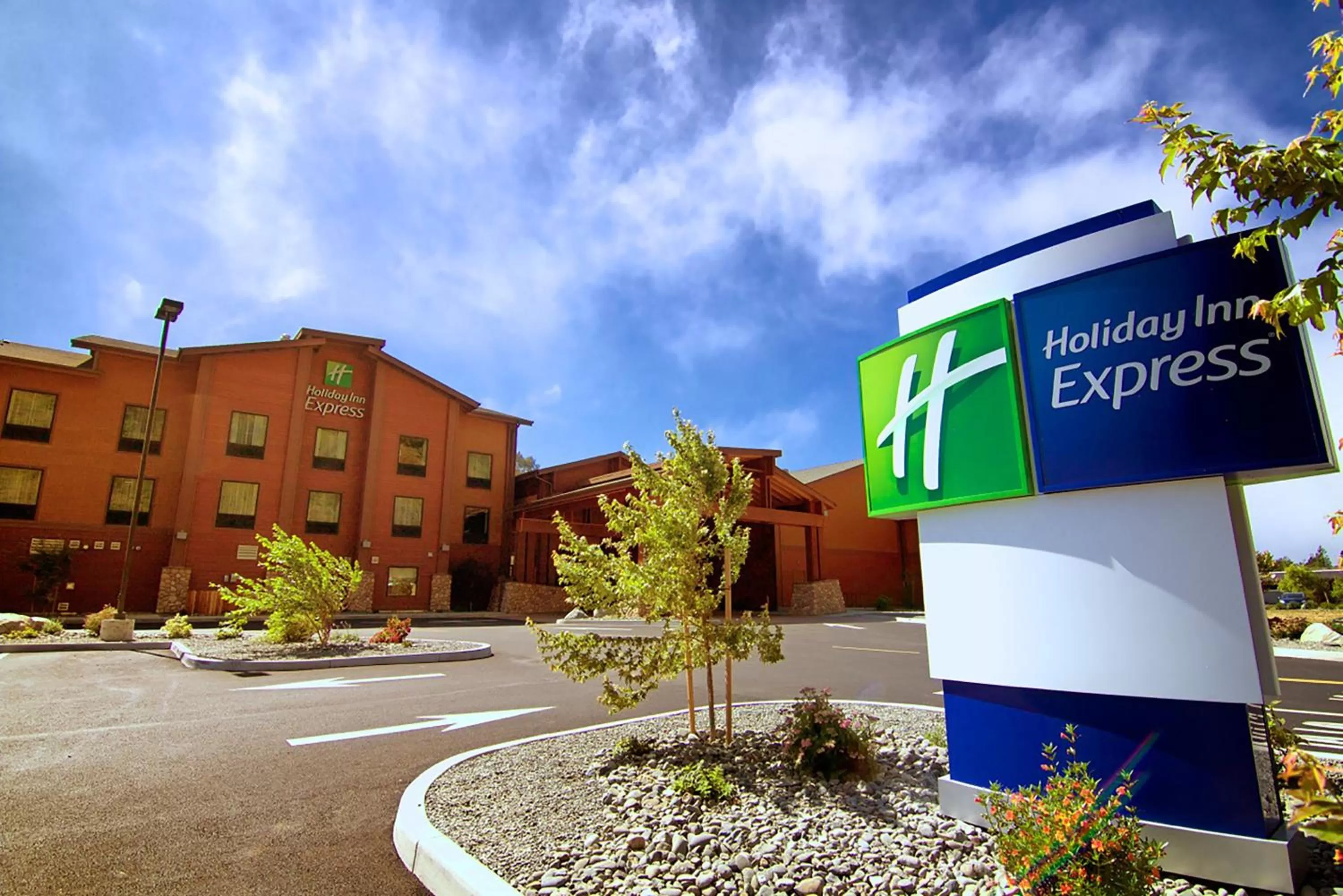 Property building in Holiday Inn Express Klamath - Redwood Ntl Pk Area by IHG