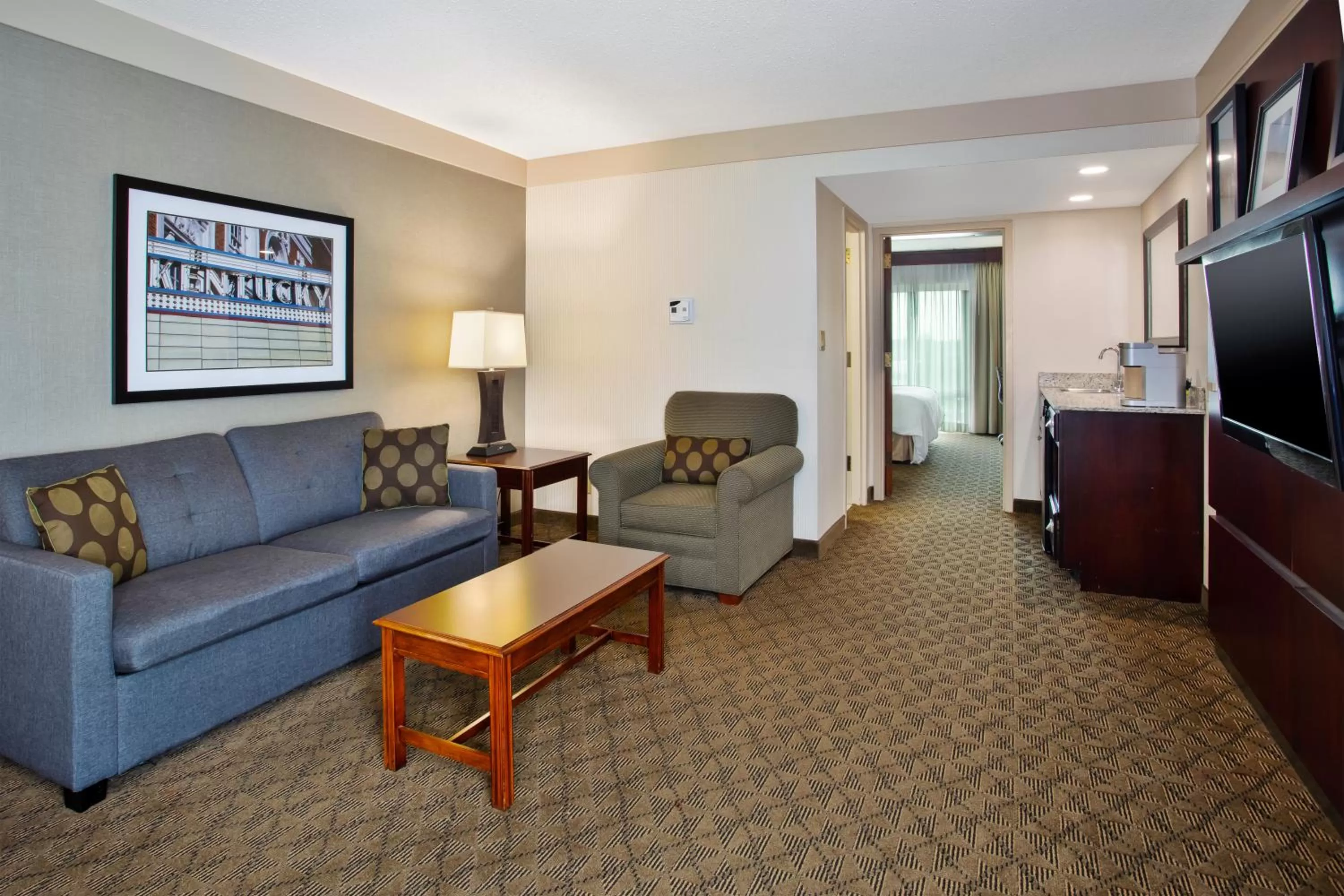 King Suite in Holiday Inn University Plaza-Bowling Green, an IHG Hotel