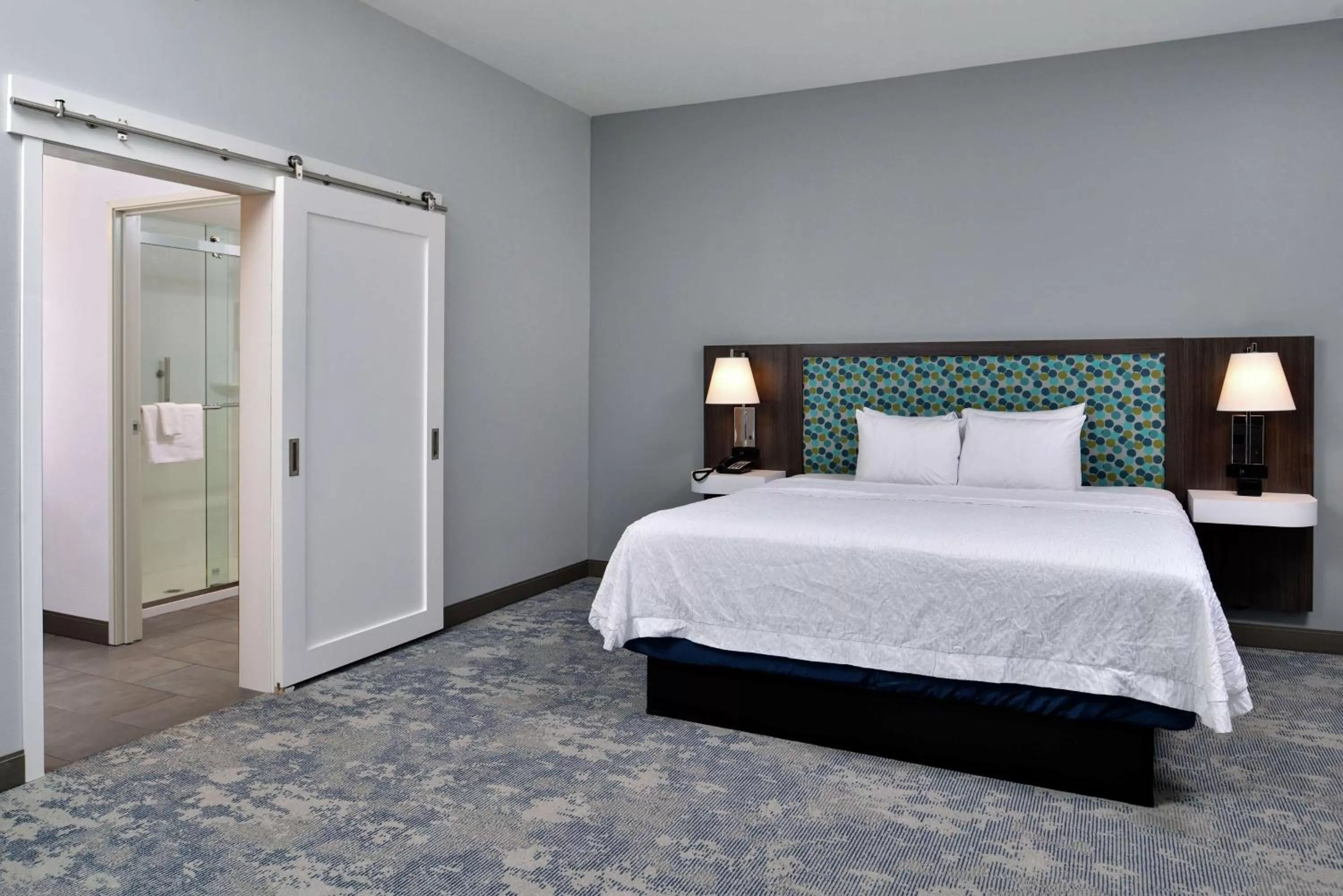 Bed in Hampton Inn Cedar Falls Downtown, Ia