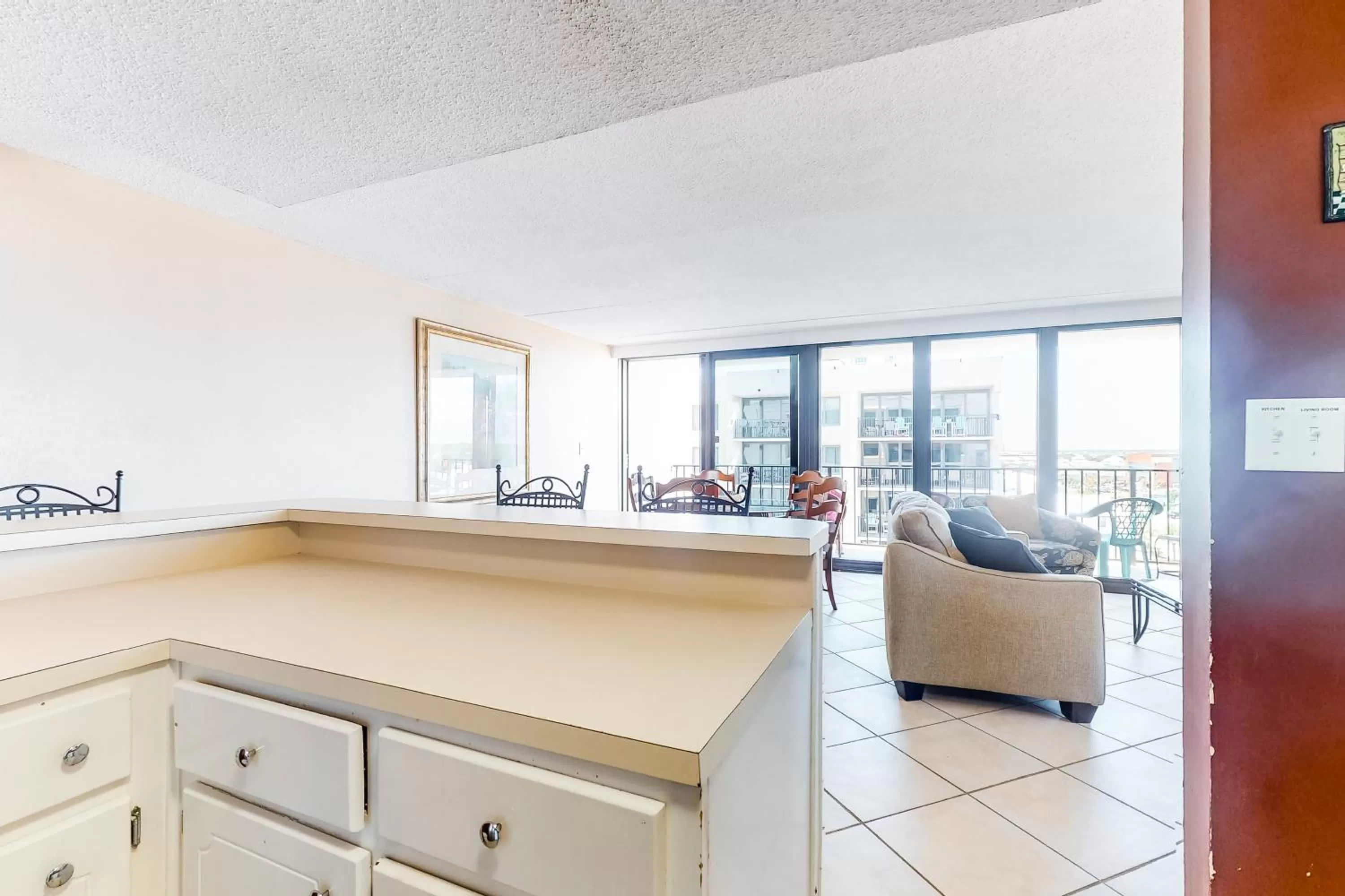 Island Winds East 809