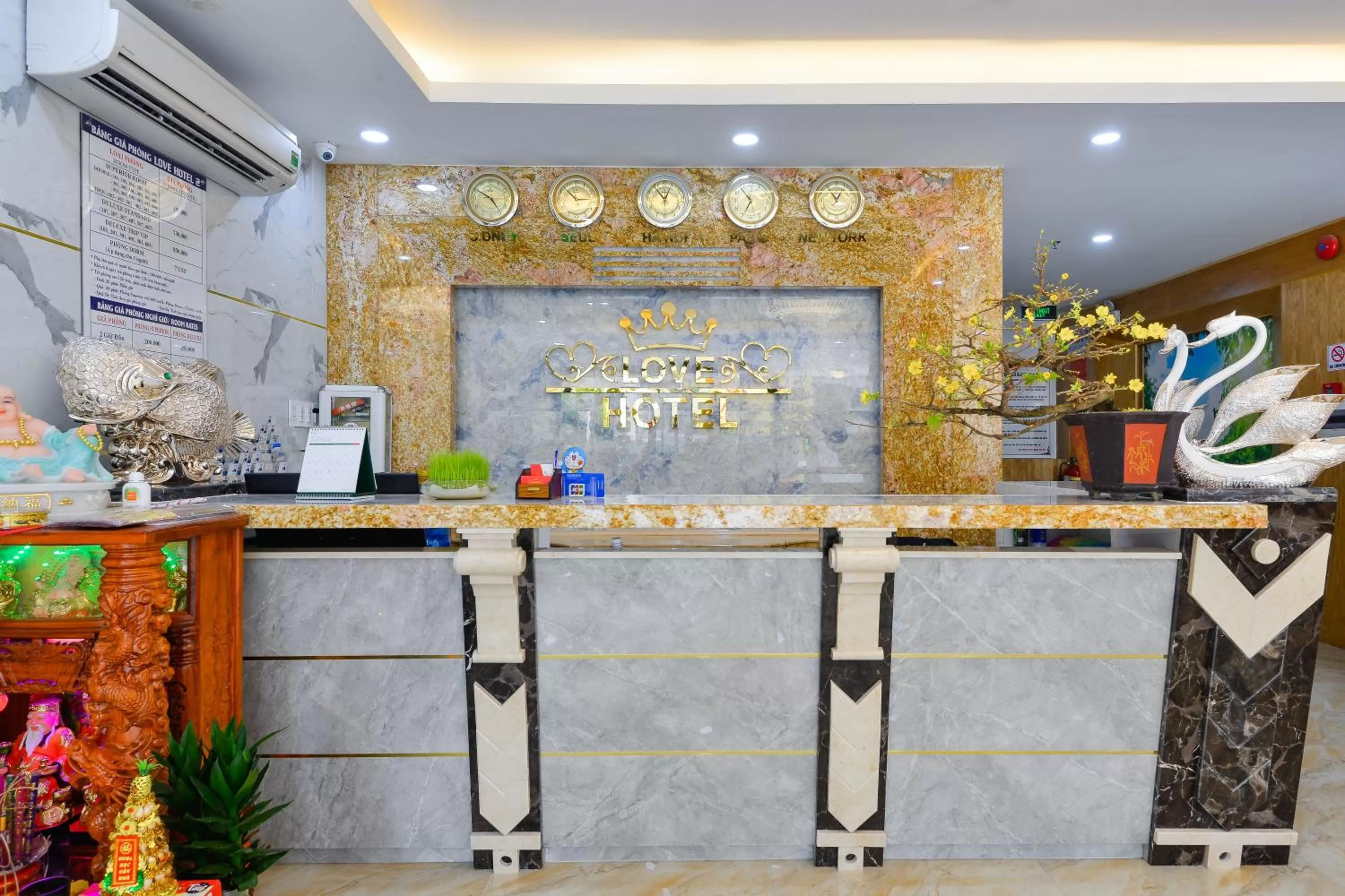 Staff, Lobby/Reception in Love Hotel Airport