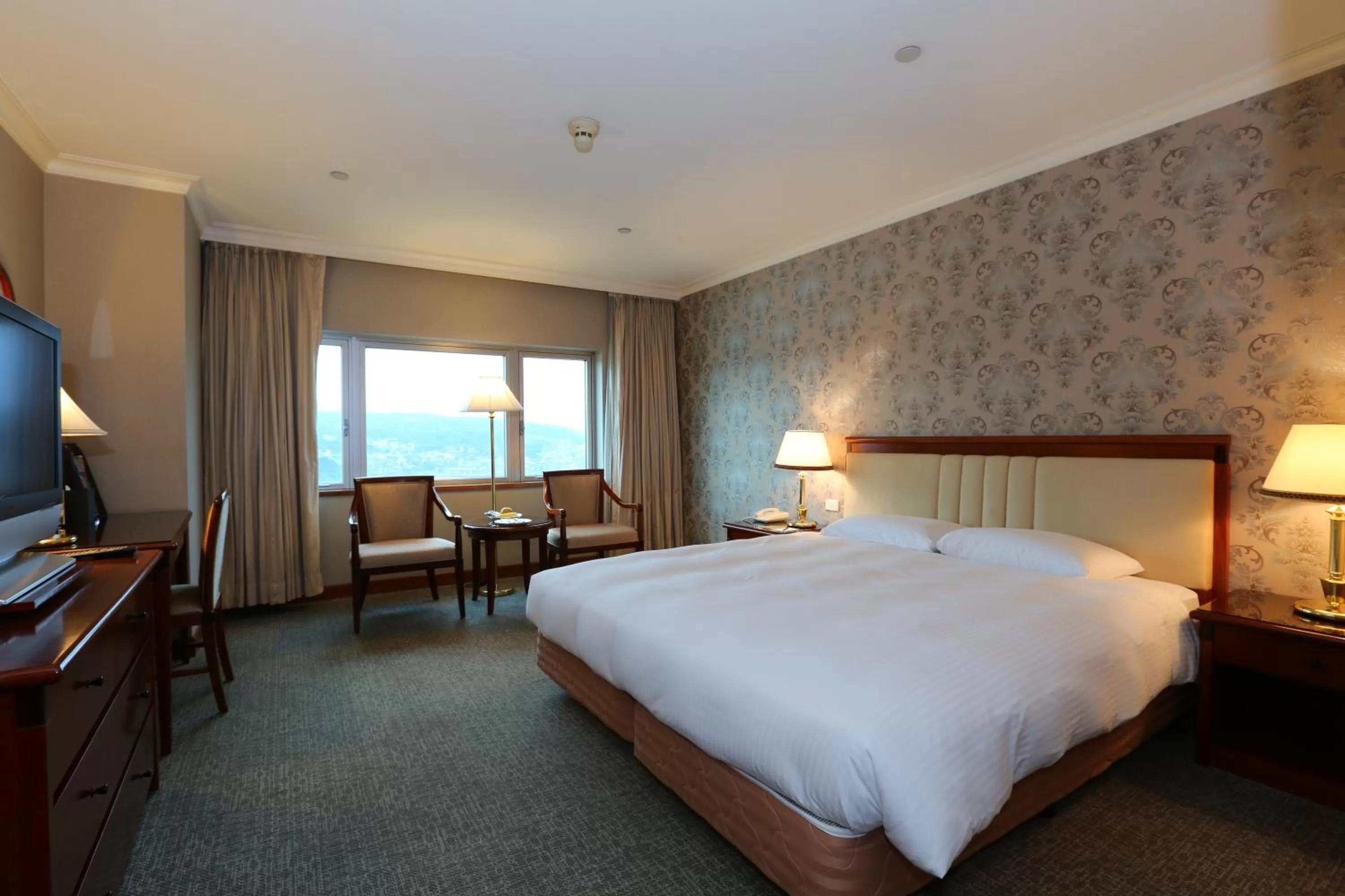 Photo of the whole room, Bed in Evergreen Laurel Hotel - Keelung