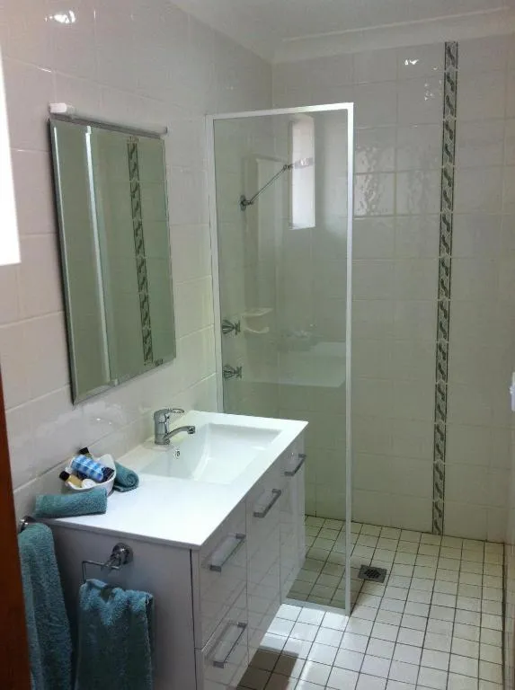 Bathroom in Denman Motor Inn