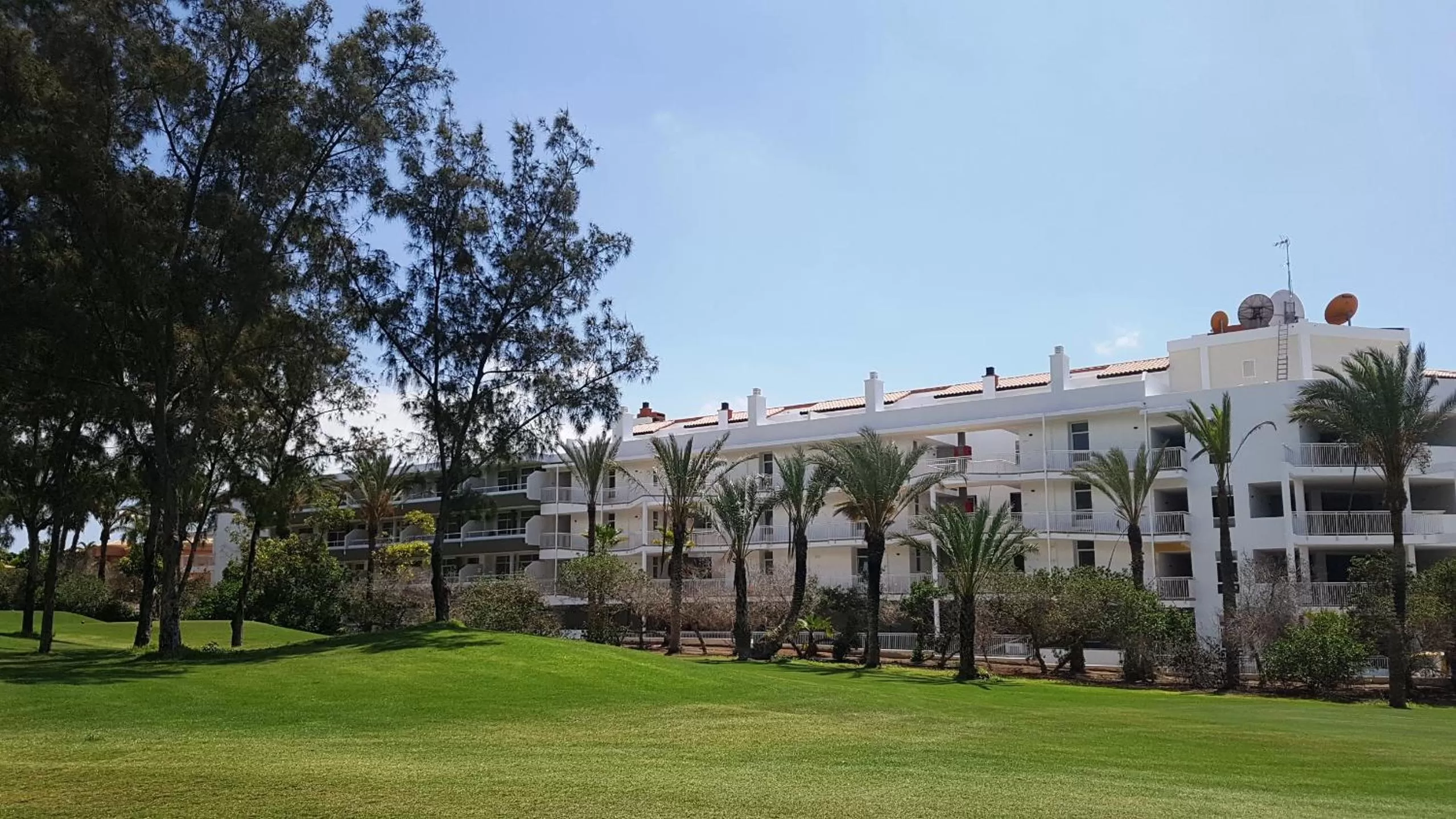 Property building in Gara Suites Golf & Spa