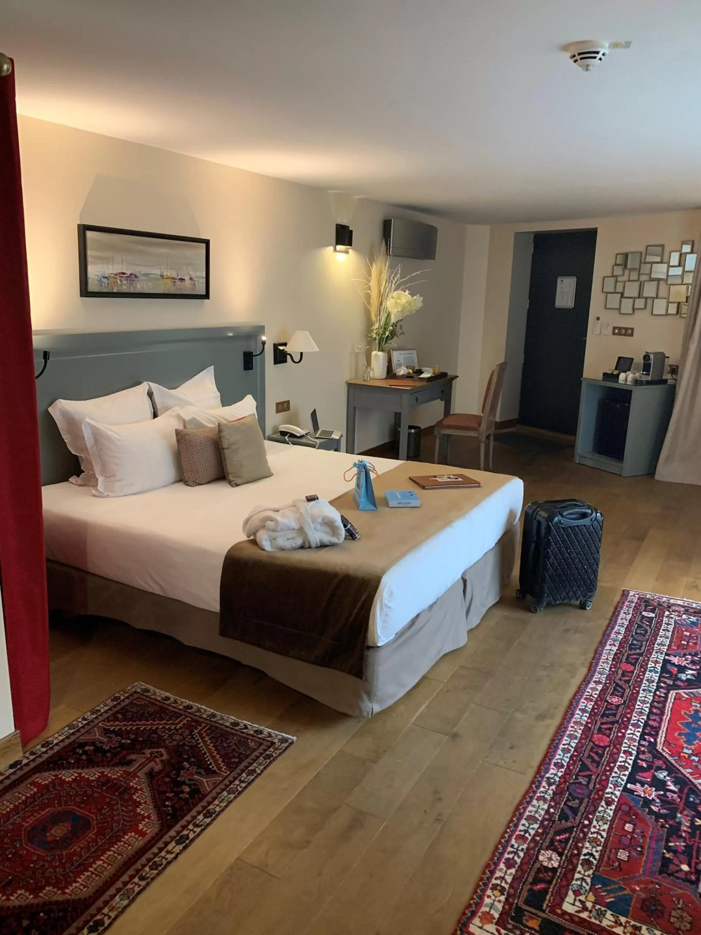 Bed in Hotel Vatel Bordeaux