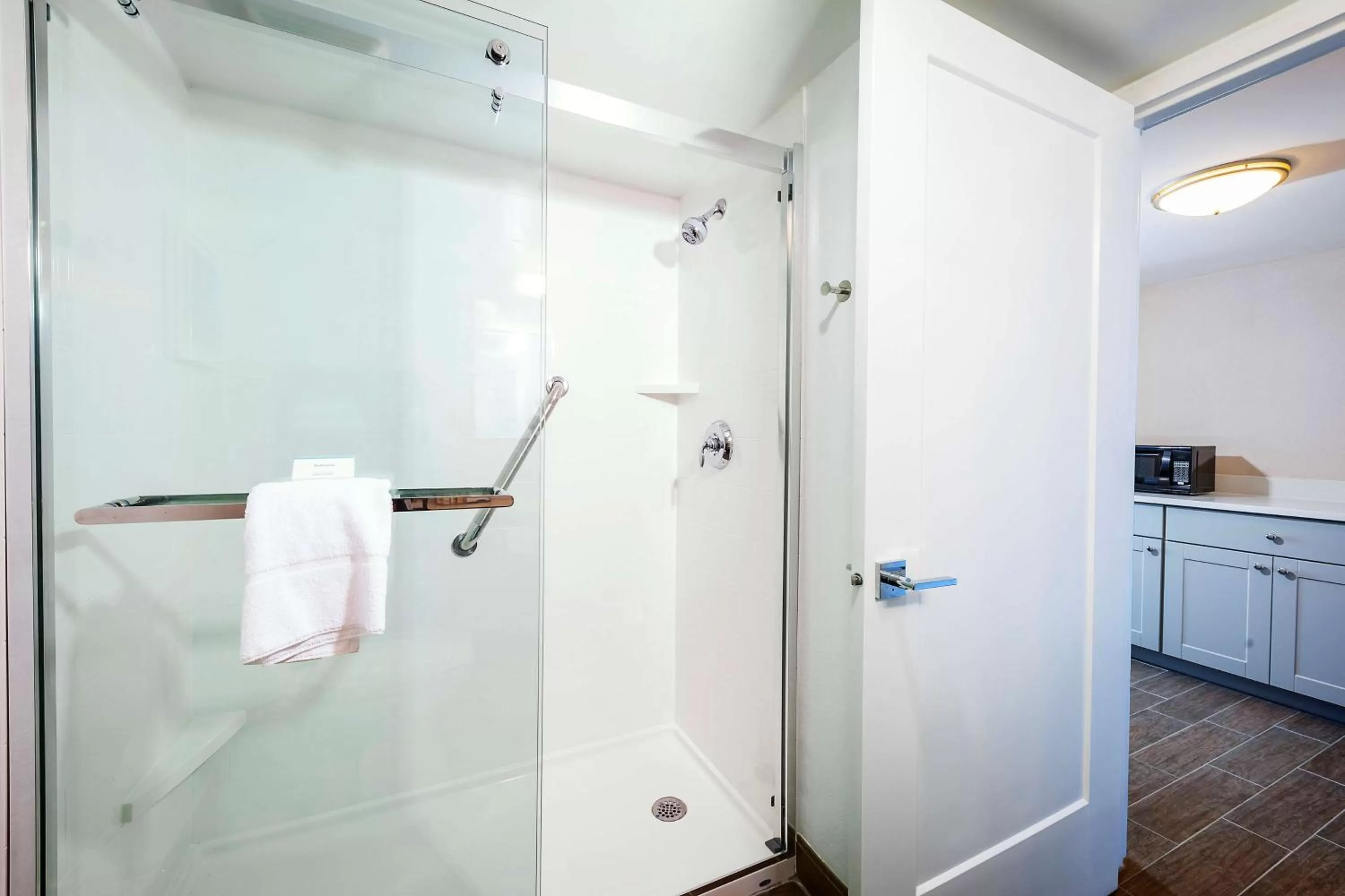 Bathroom in Hampton Inn Virginia Beach Oceanfront North