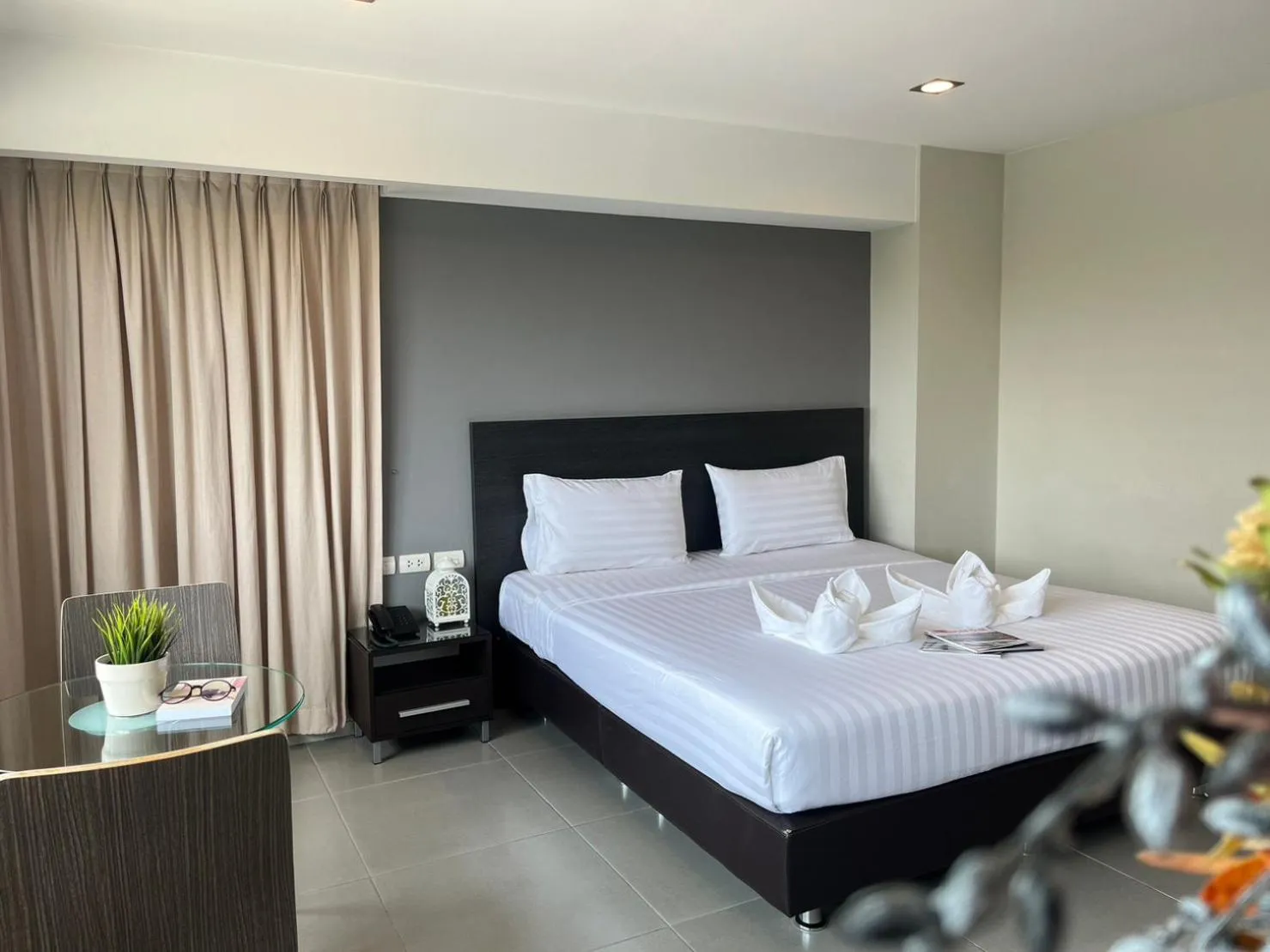 Photo of the whole room, Bed in 14 Living