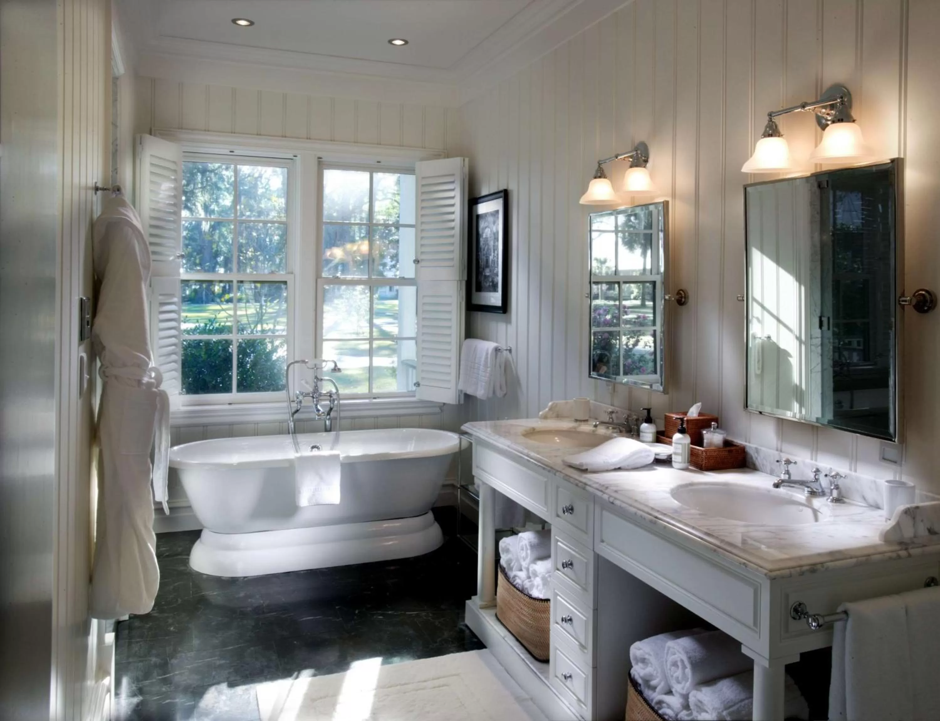 Photo of the whole room in Montage Palmetto Bluff