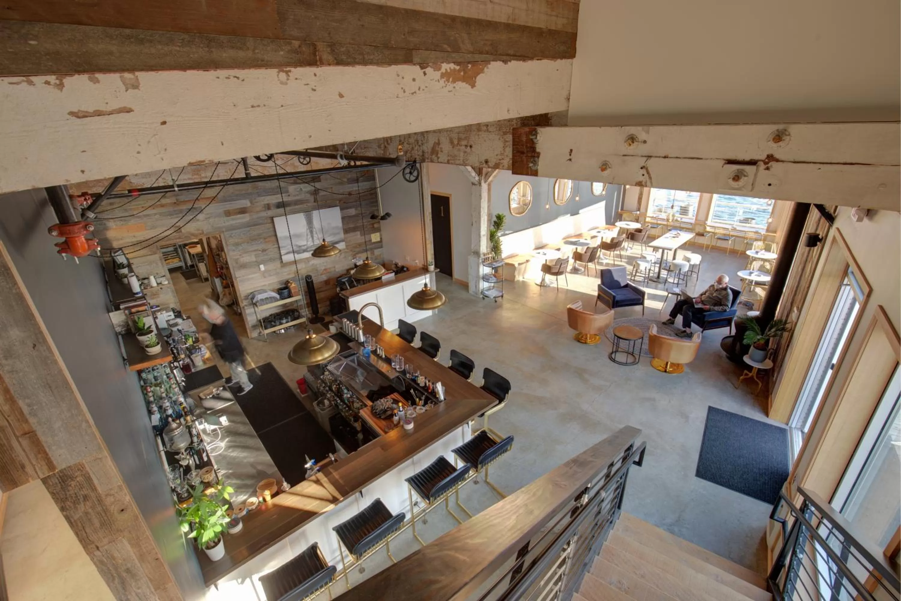 Restaurant/places to eat in Bowline Hotel