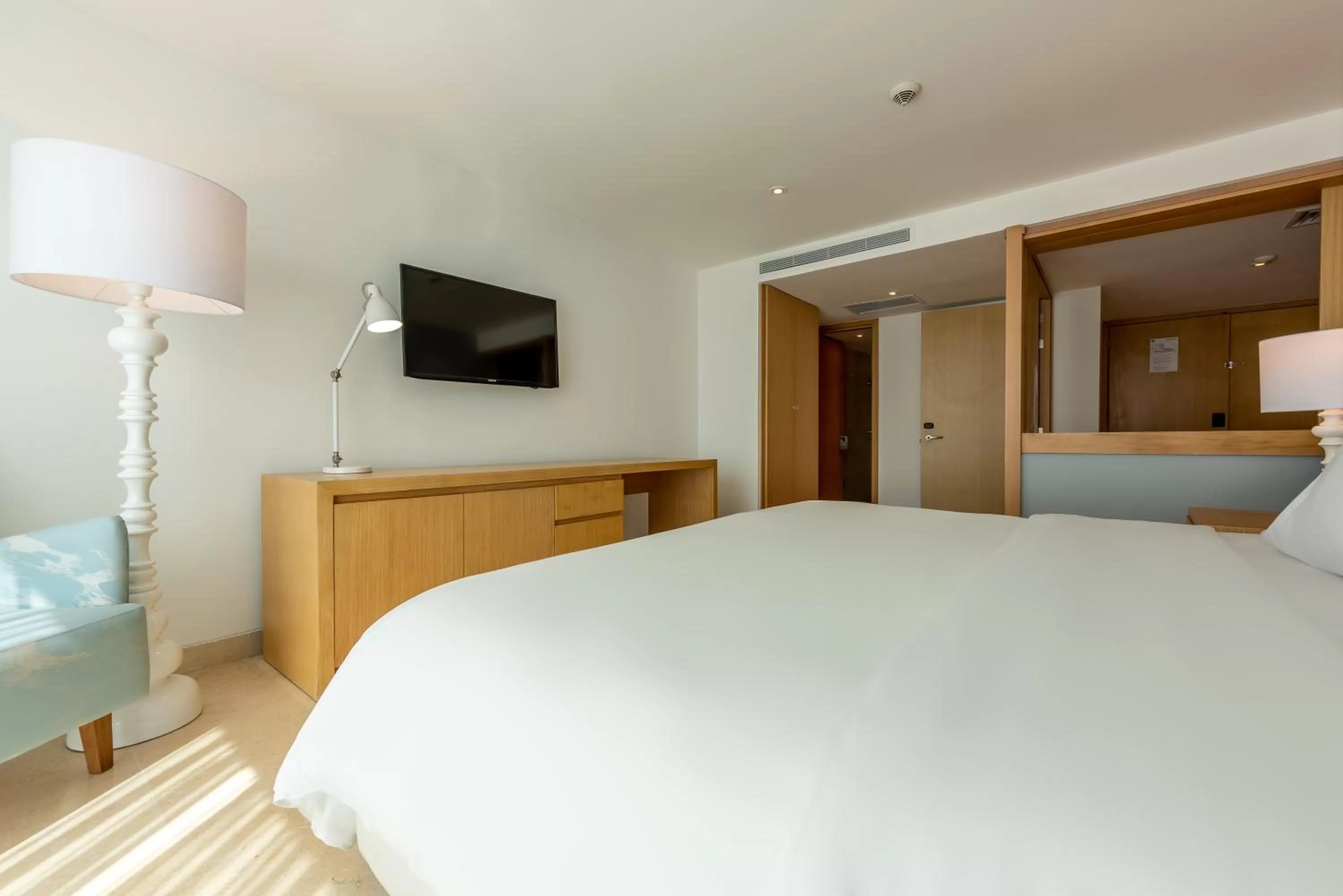 Bed in Radisson Cartagena Ocean Pavillion Hotel