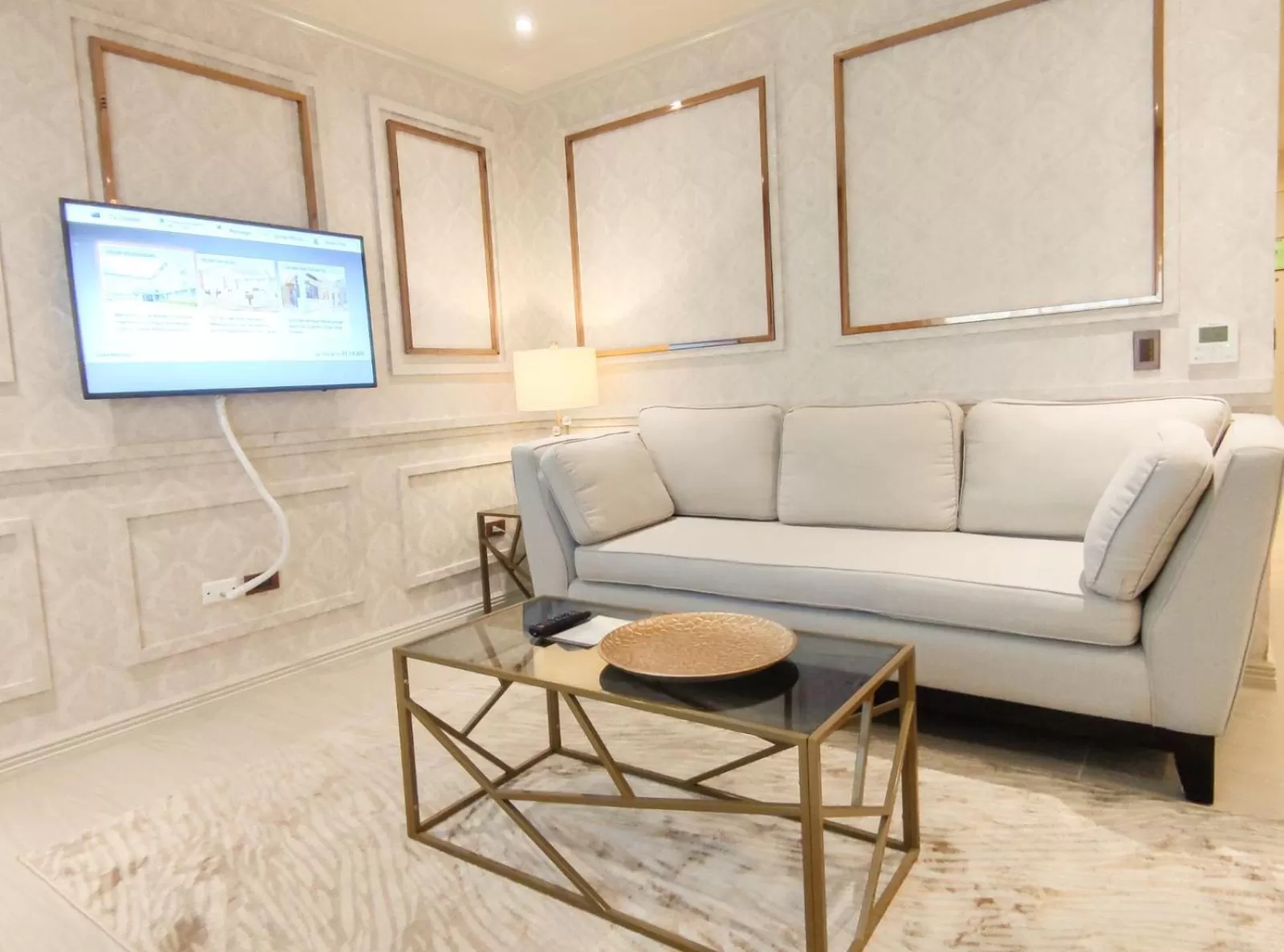 Living room in The Monarch Hotel