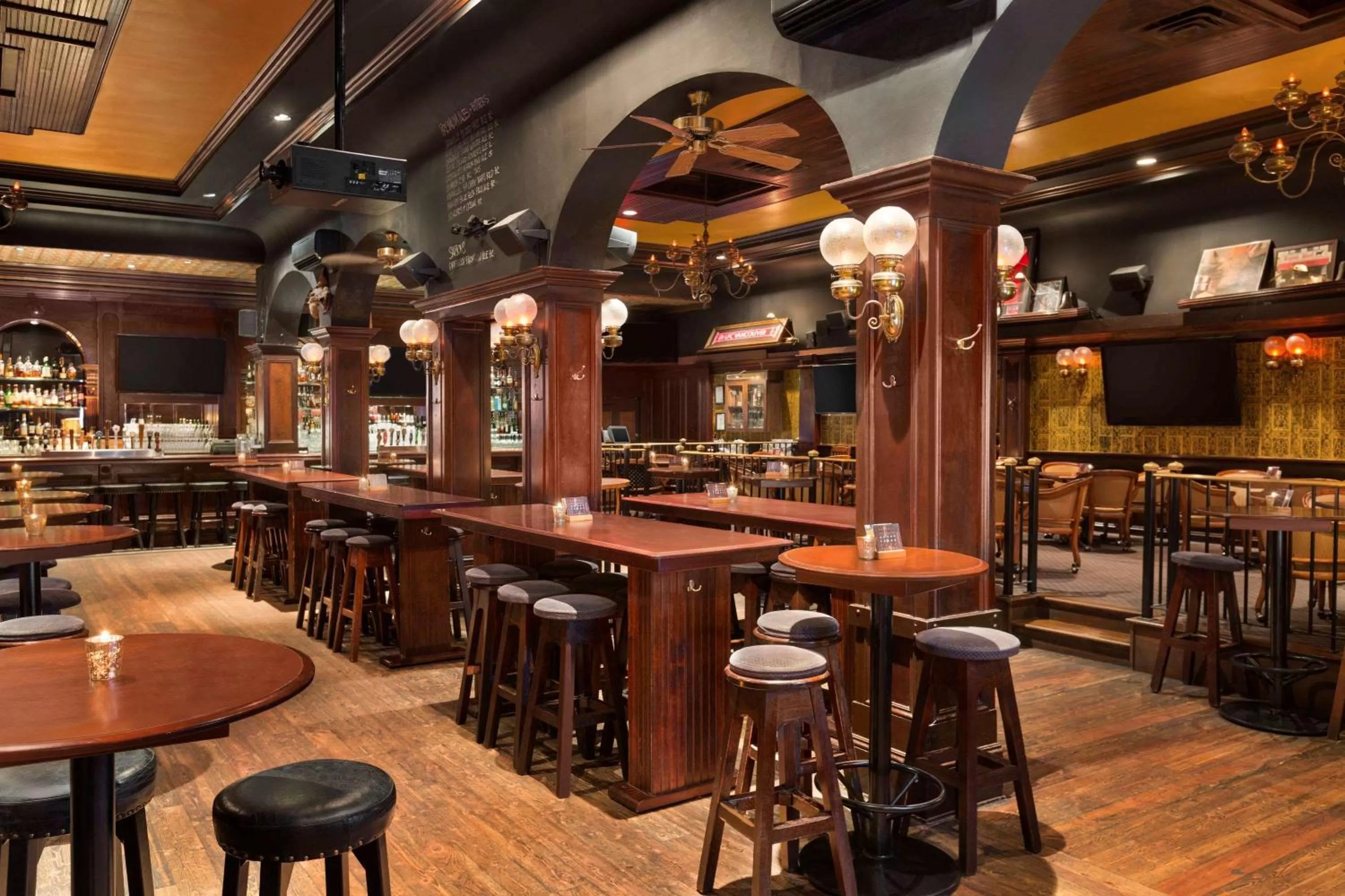 Lounge or bar in Days Inn by Wyndham Vancouver Downtown