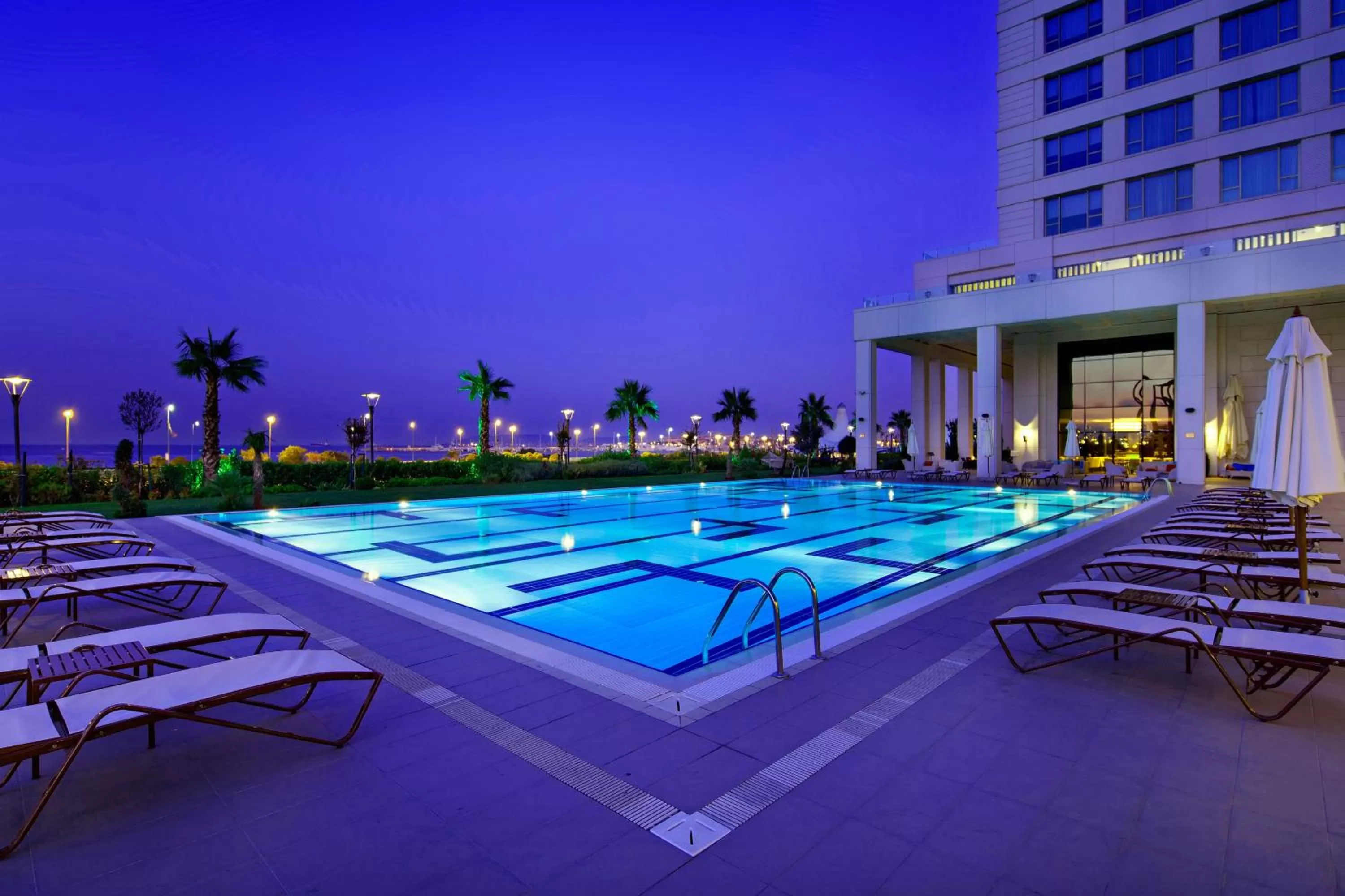 Swimming pool in The Green Park Pendik