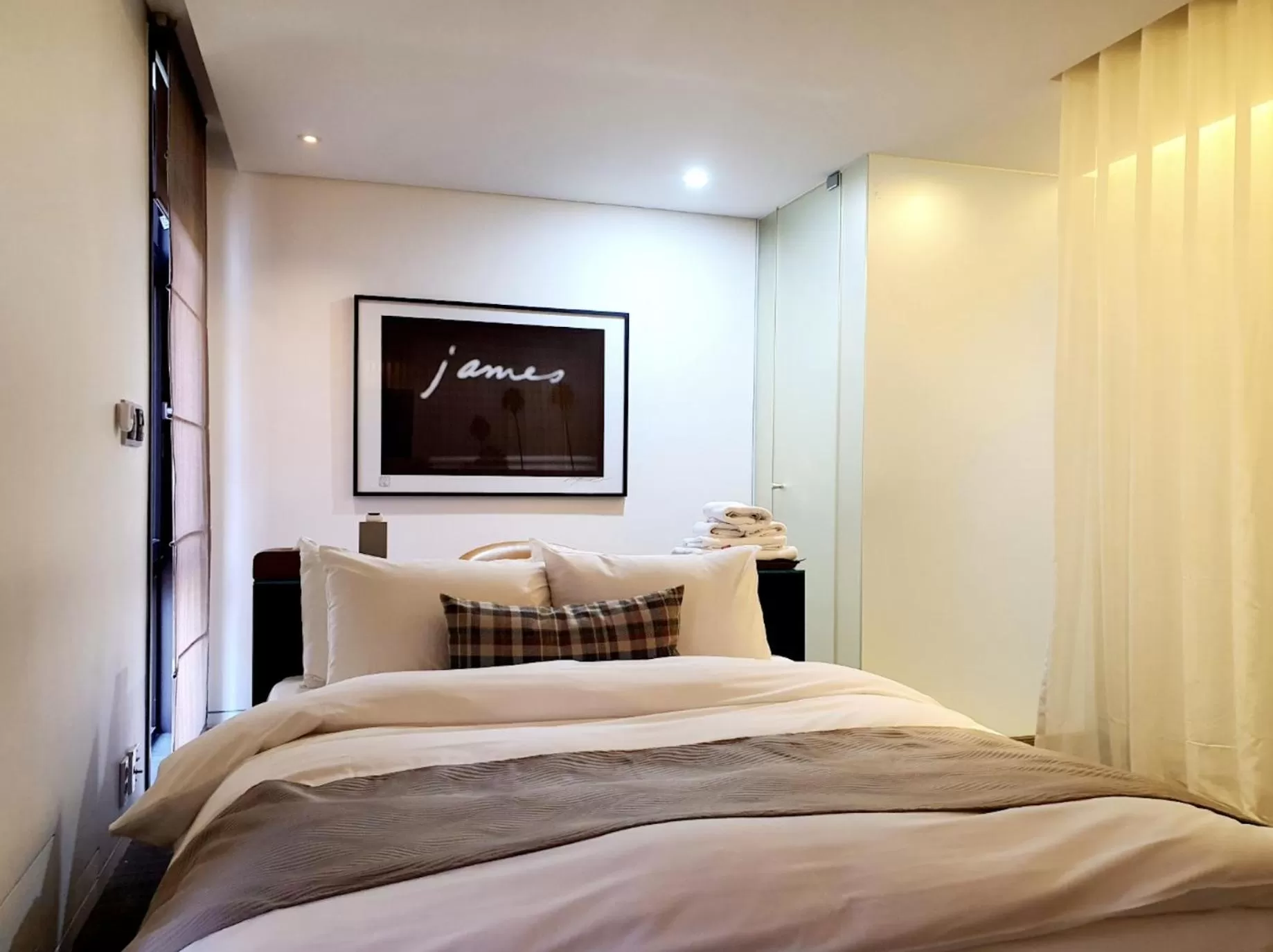 Bed in JS Boutique Hotel