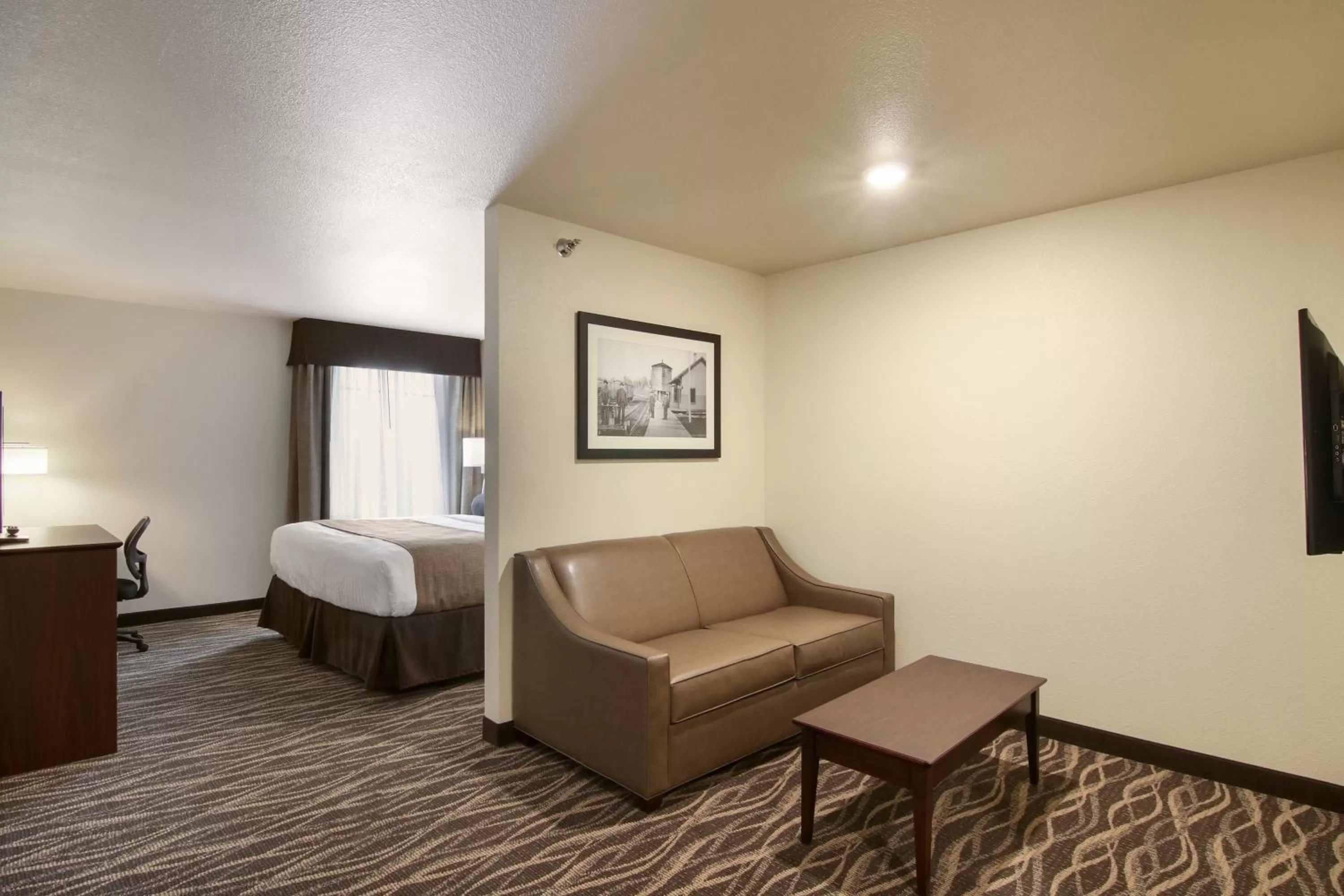 Photo of the whole room, Bed in Cobblestone Inn & Suites - Menomonie/UW-Stout