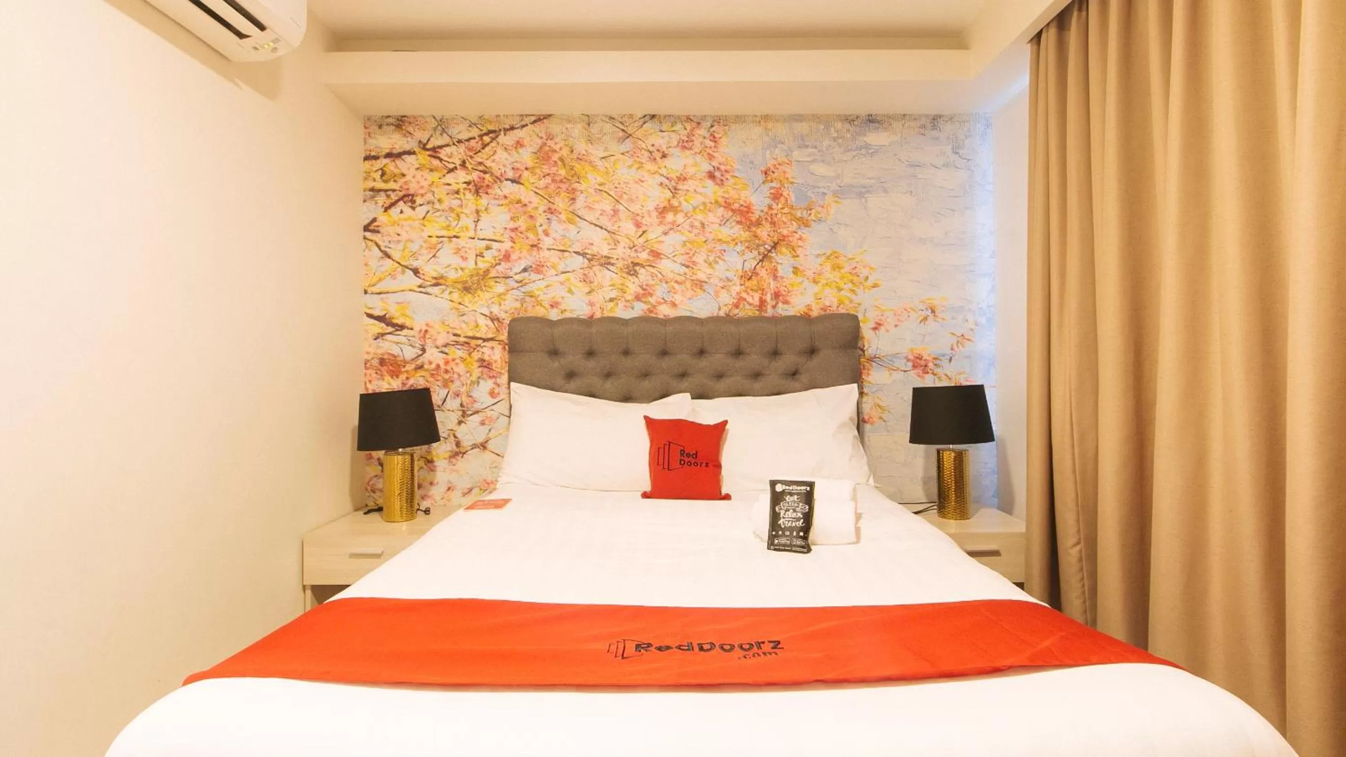 Bed in RedDoorz Plus at La Belle Residences Makati City