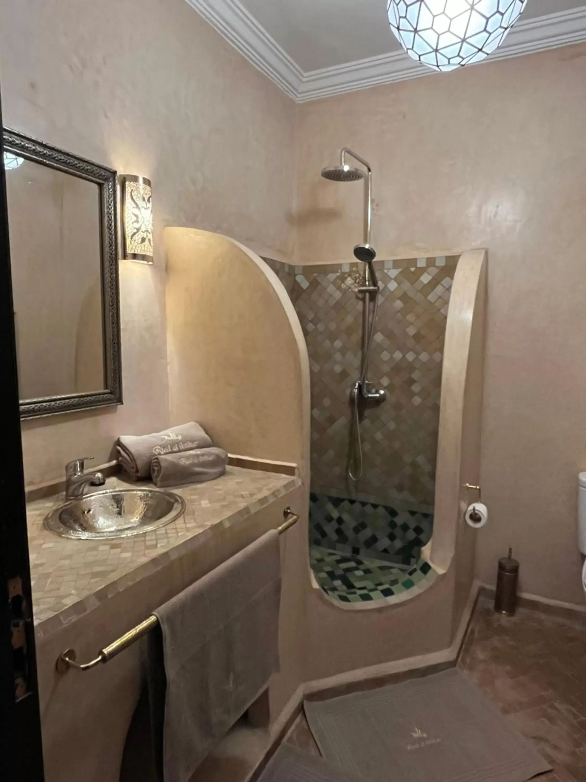 Deluxe King Room in Riad Al Ibtikar Deluxe King Room in Riad Al Ibtikar