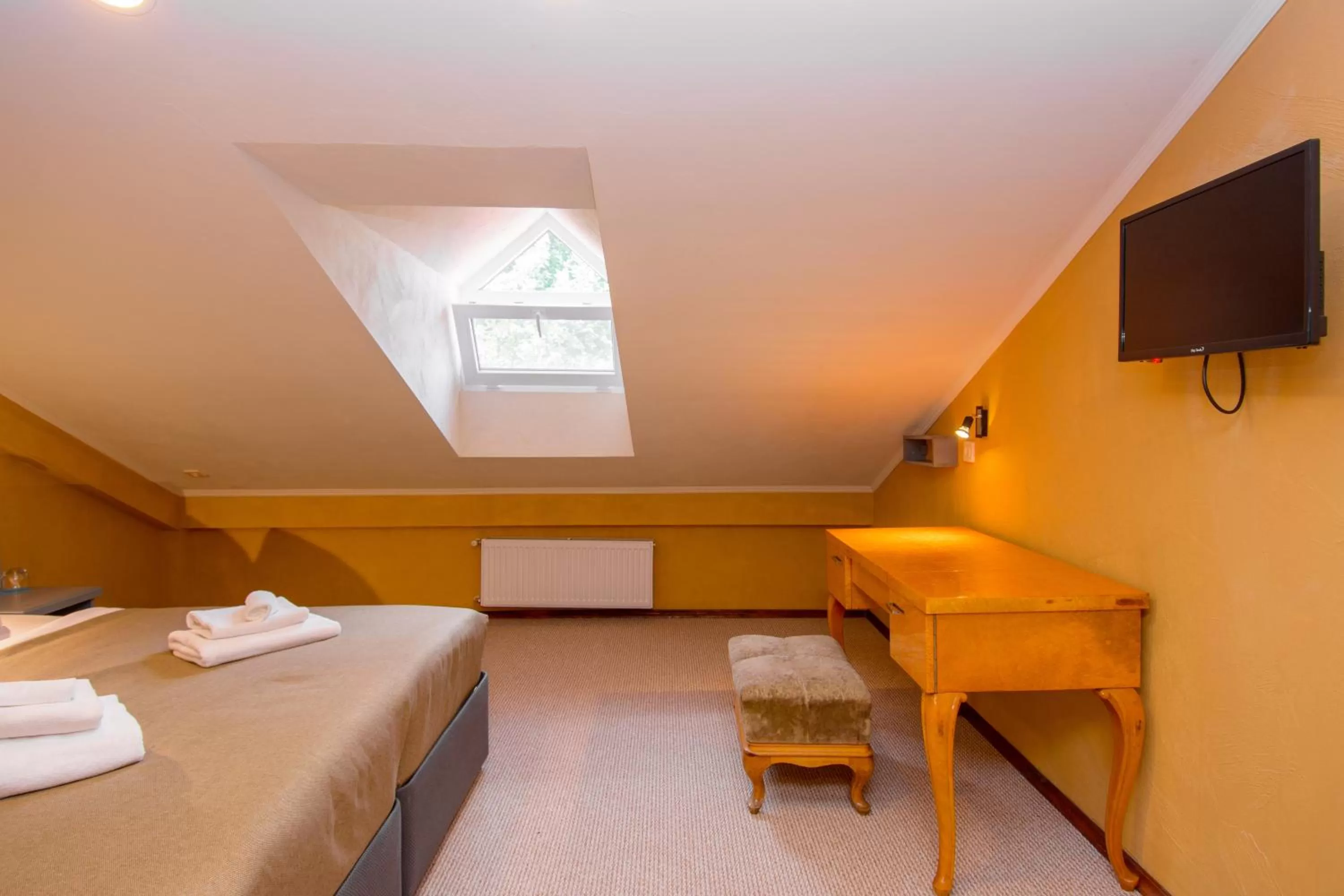 Photo of the whole room, Bed in Kindli Boutique Hotel