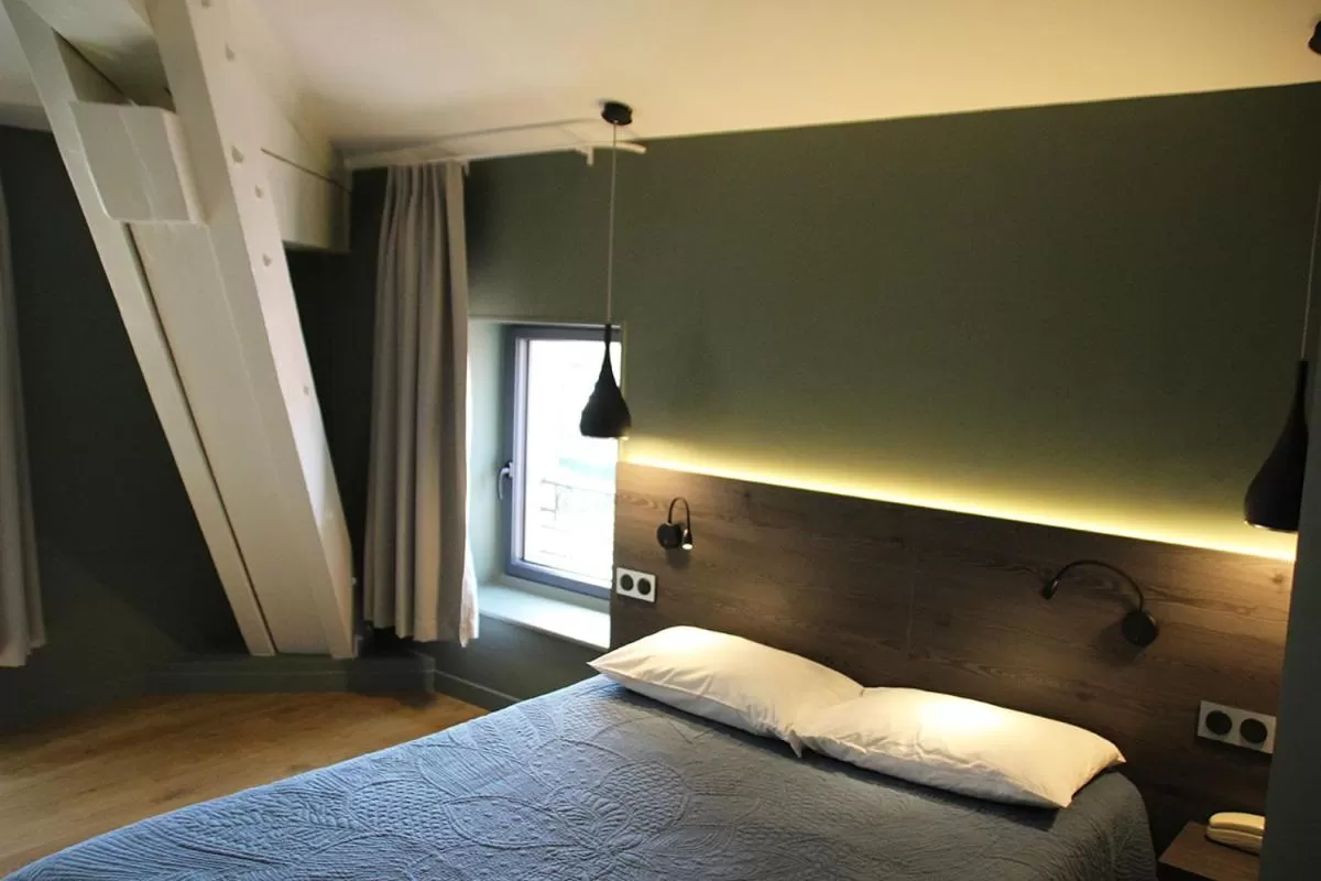 Photo of the whole room, Bed in Hotel Le Pont Neuf