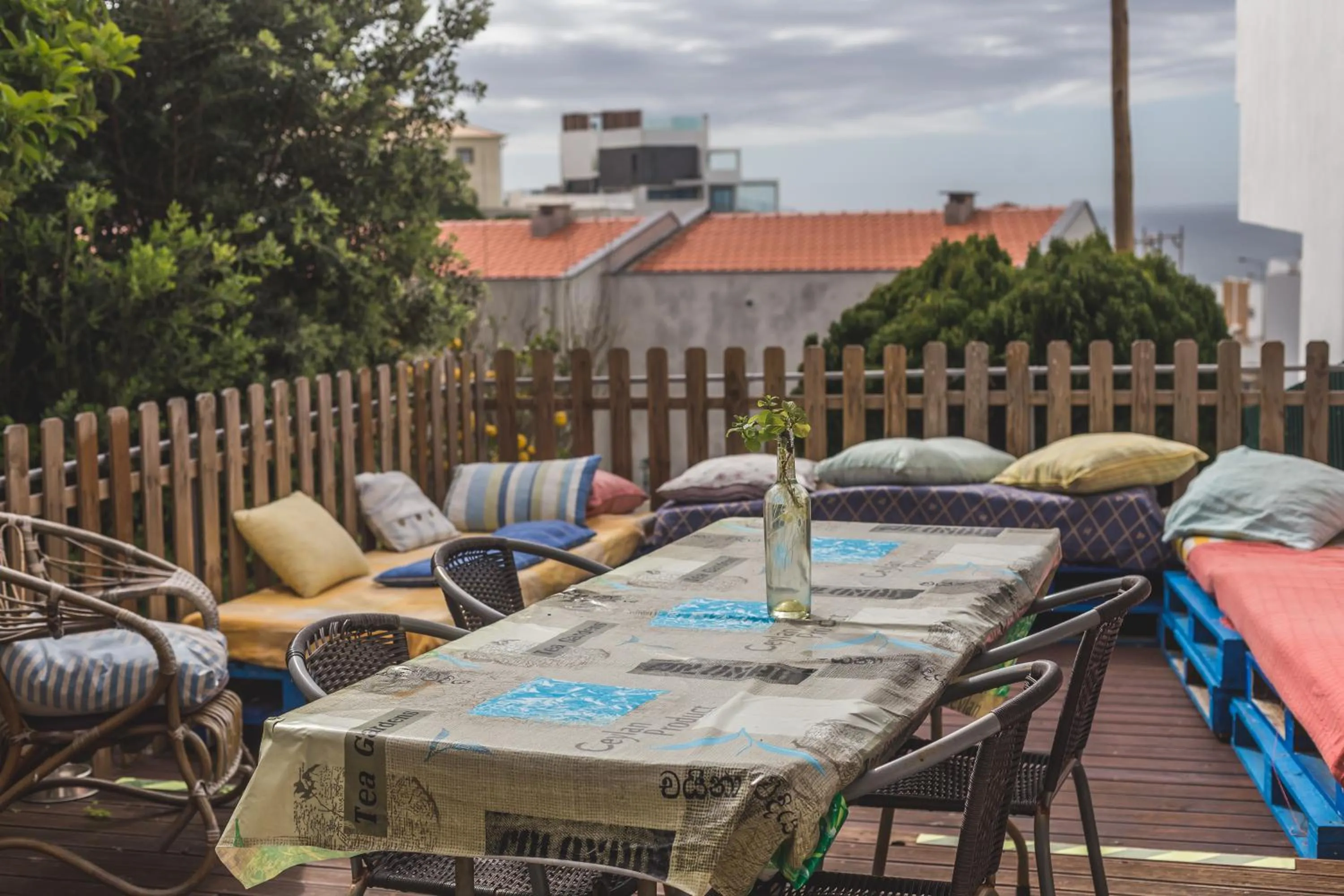 Patio in Ericeira Chill Hill Hostel & Private Rooms - Peach Garden