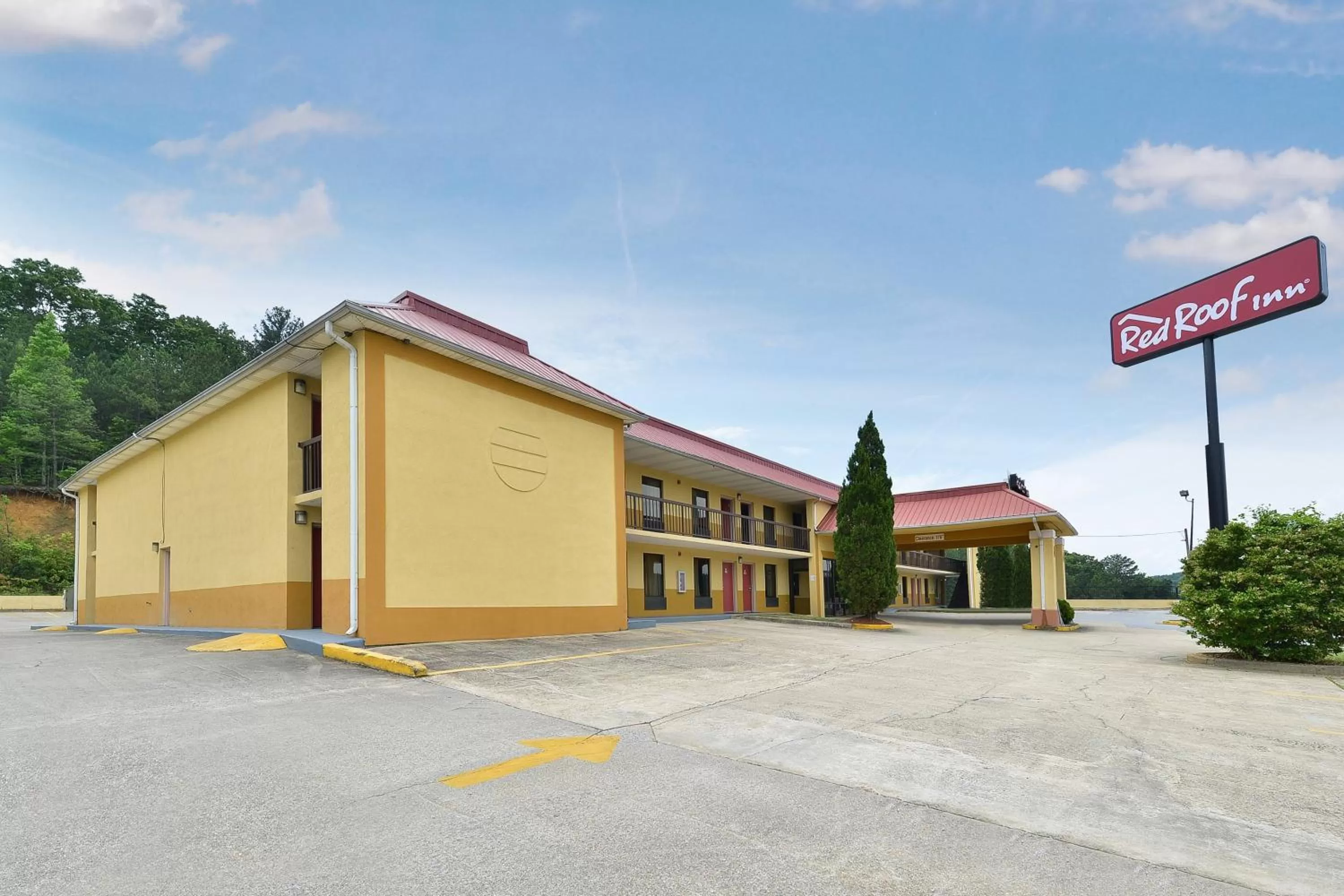 Property building in Red Roof Inn Cartersville-Emerson-LakePoint North