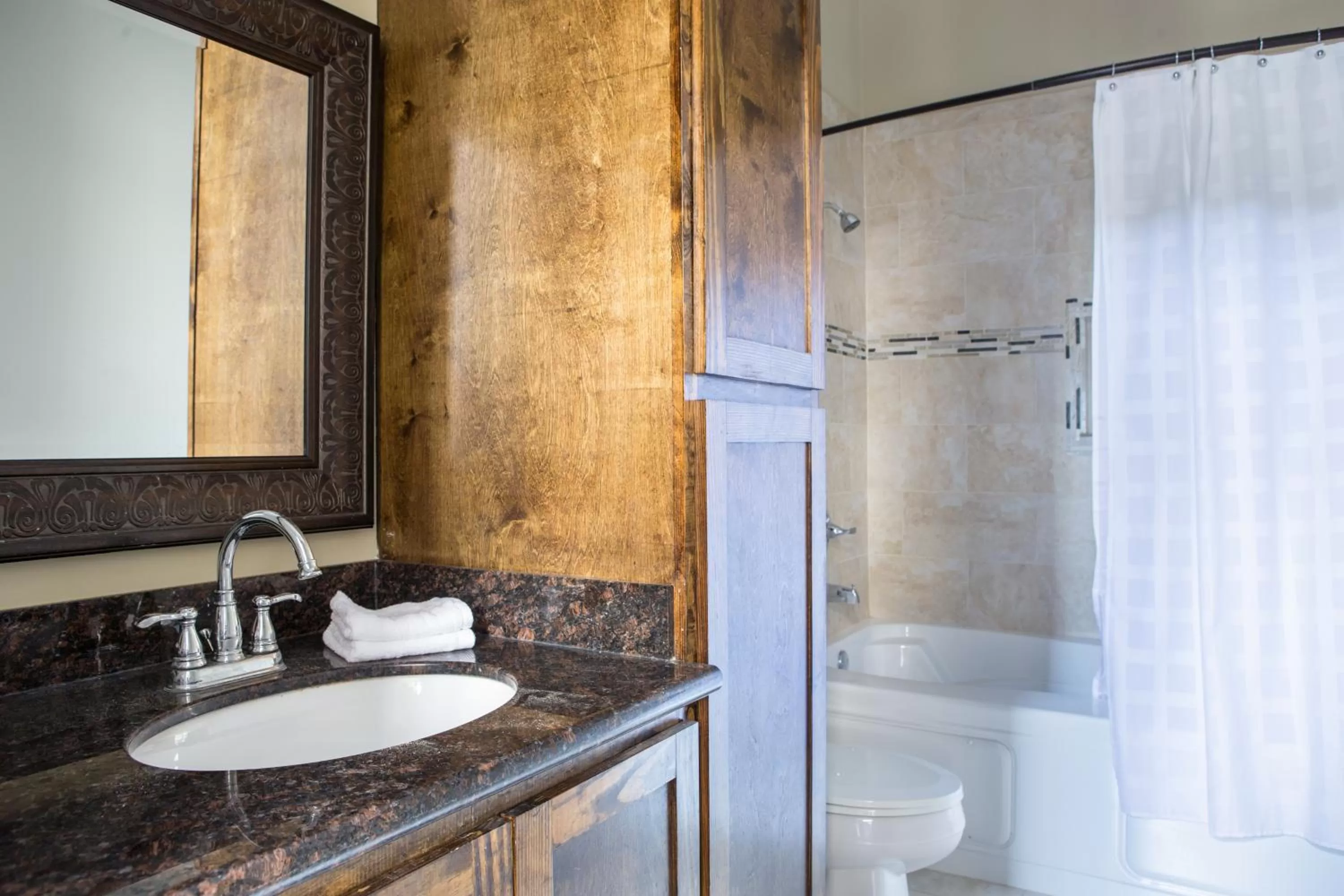 Living room, Bathroom in Sonder The Baronne