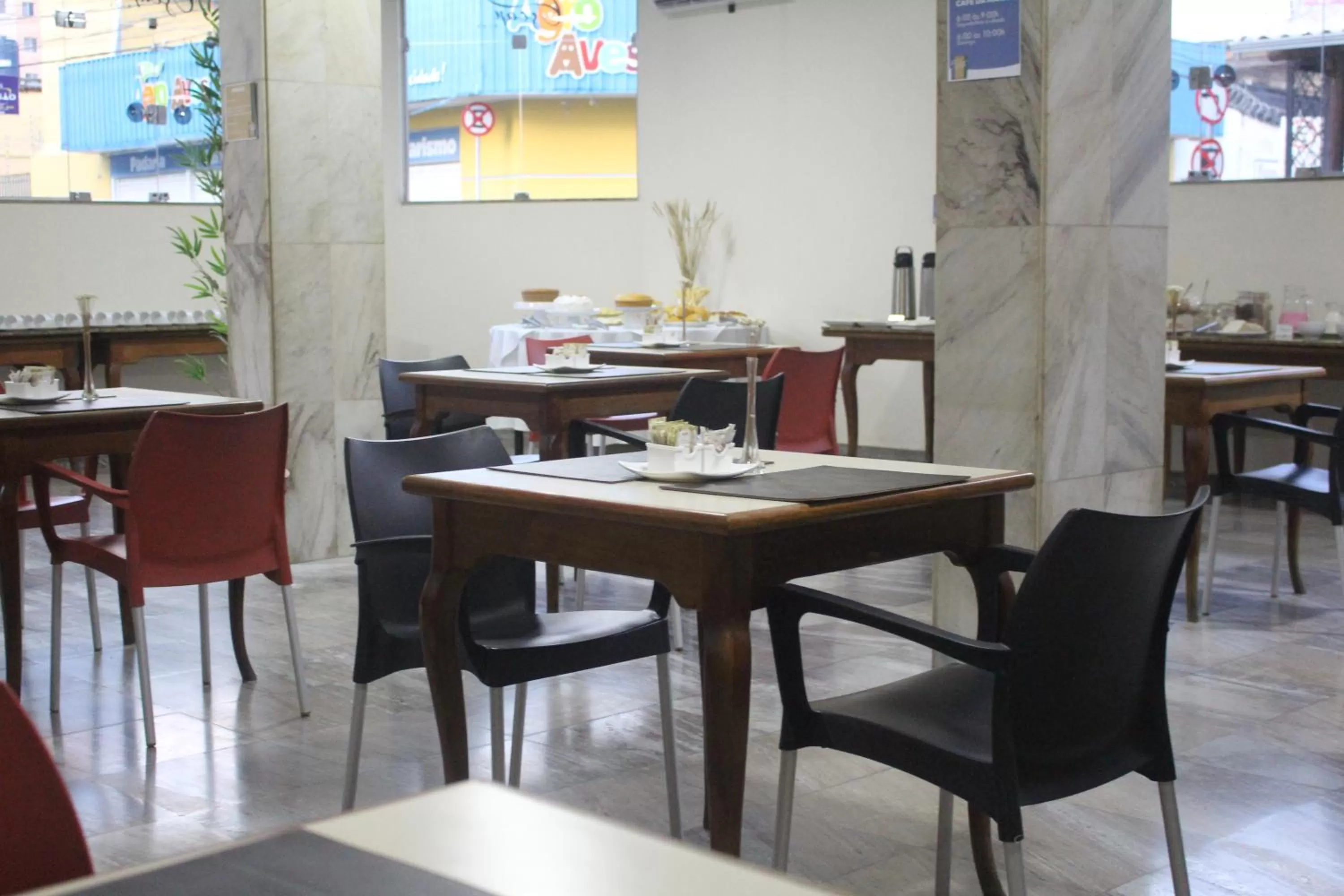 Continental breakfast in Hotel Oscar Econômico Montes Claros