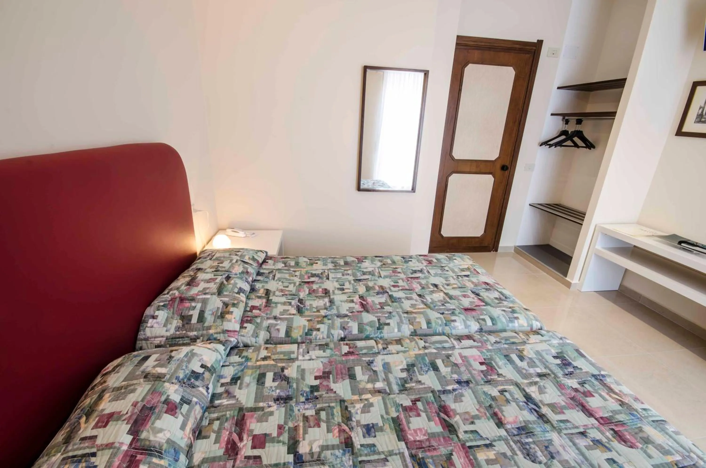 Photo of the whole room, Bed in Hotel Tarconte