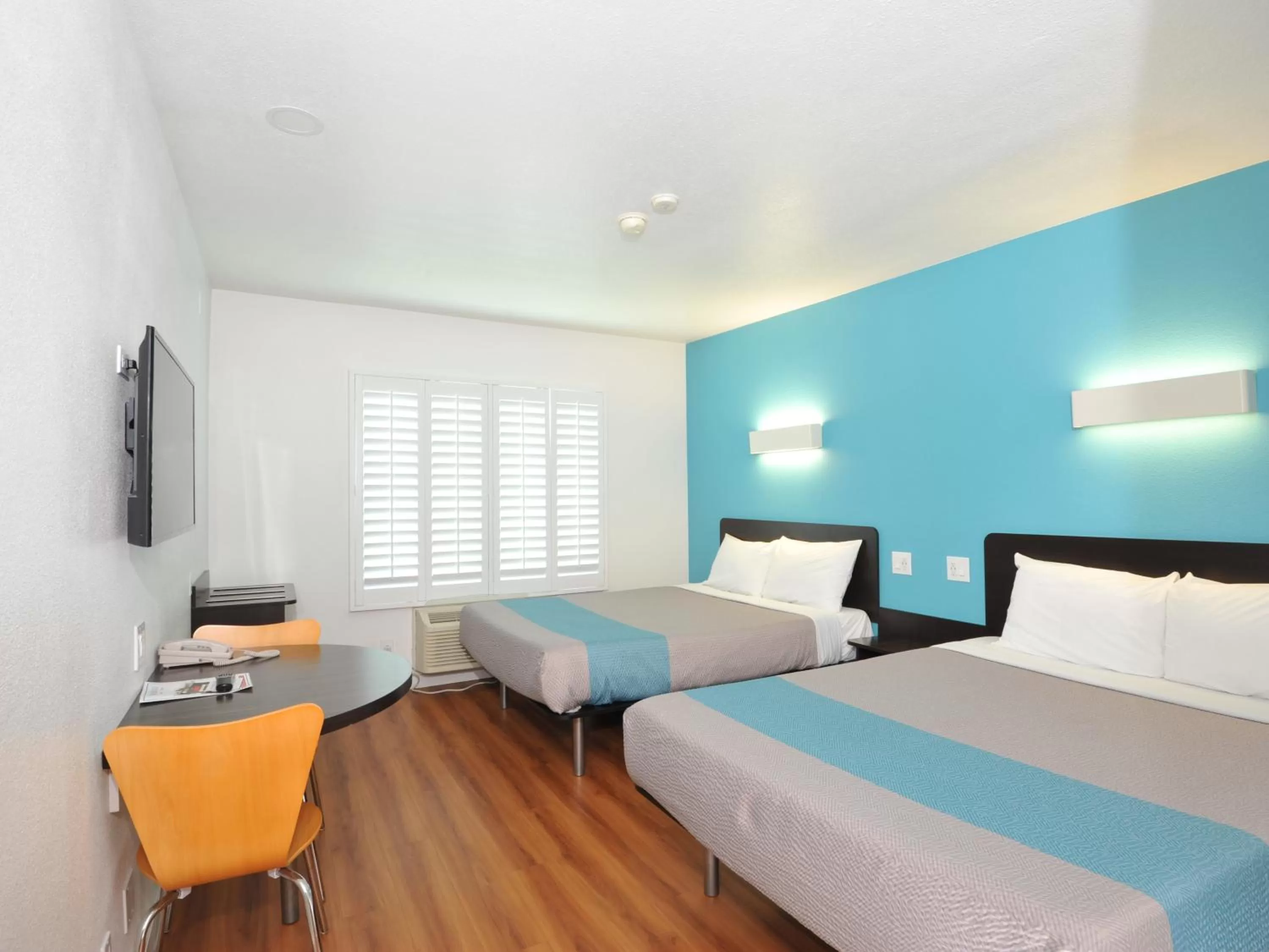 Bedroom, Bed in Motel 6-Fountain Valley, CA - Huntington Beach Area