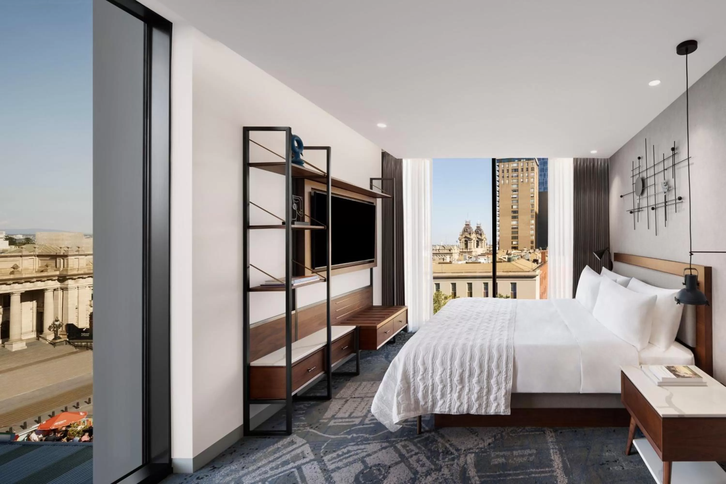 Photo of the whole room, Bed in Le Meridien Melbourne