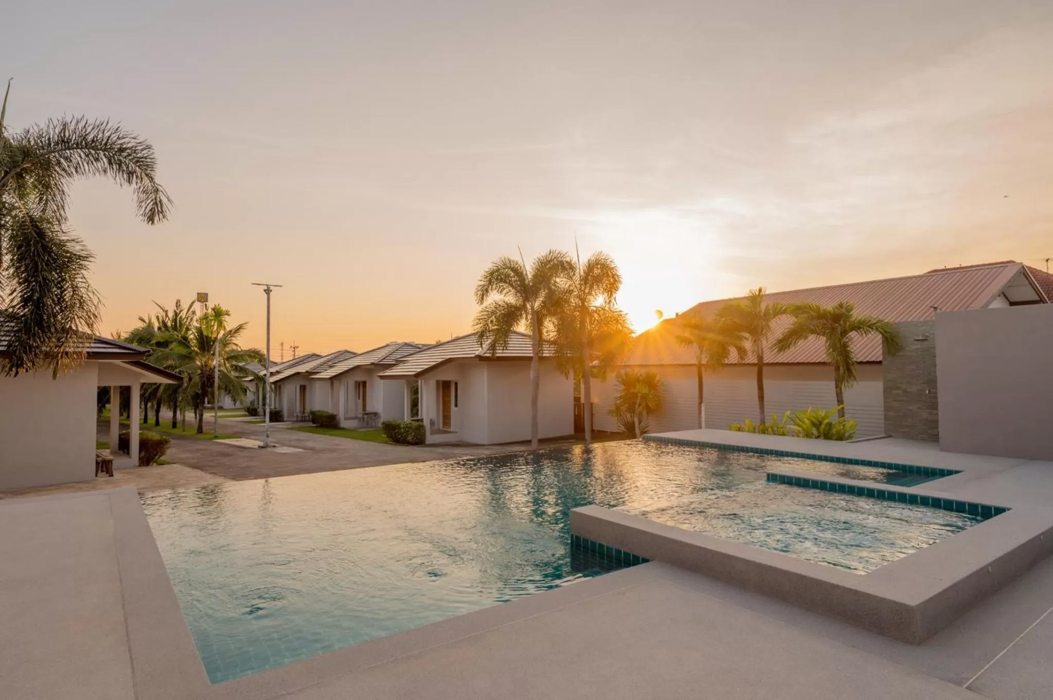 Swimming pool in AKARD Private Villas Sattahip