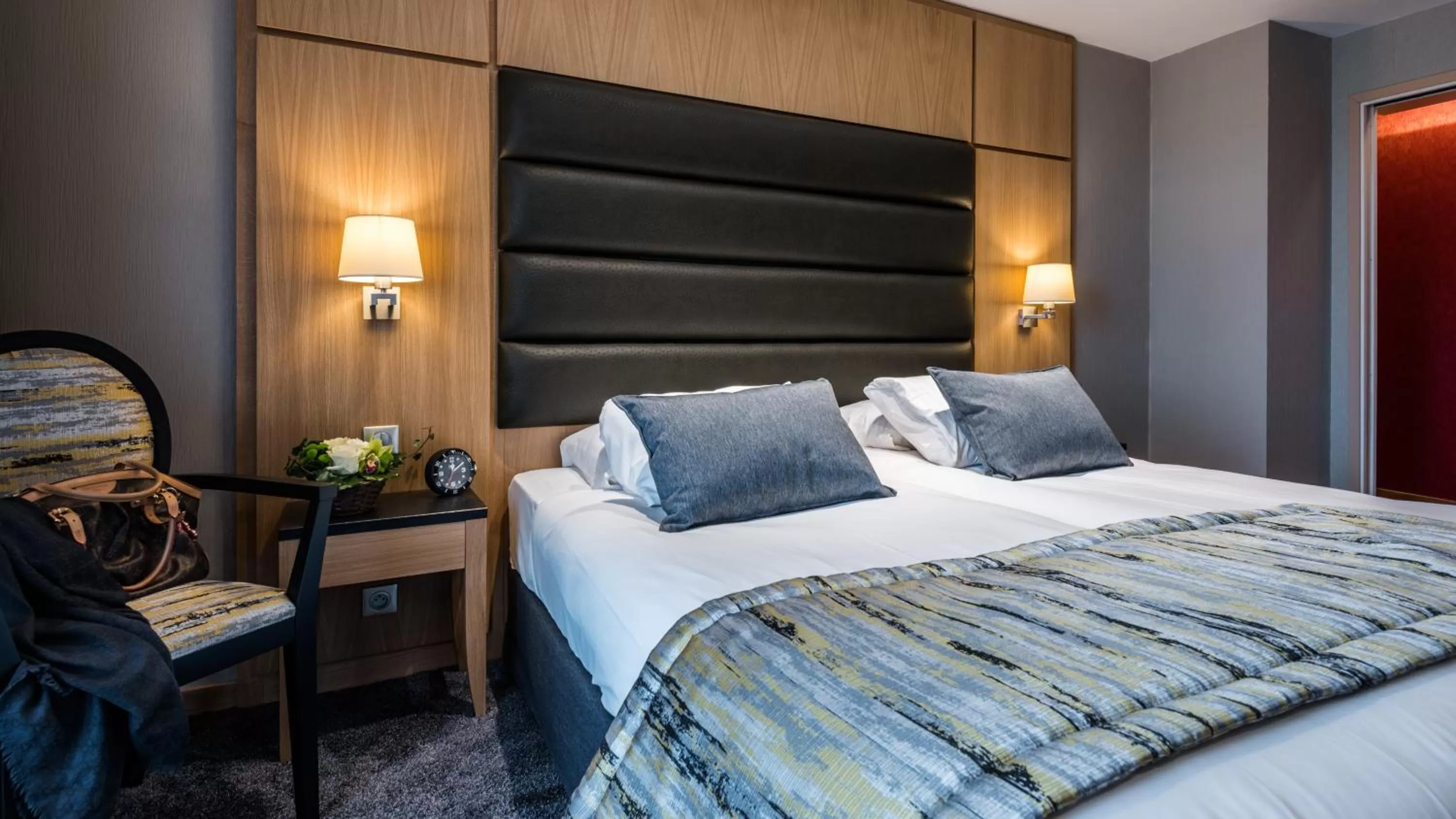 Photo of the whole room, Bed in Hotel Bristol