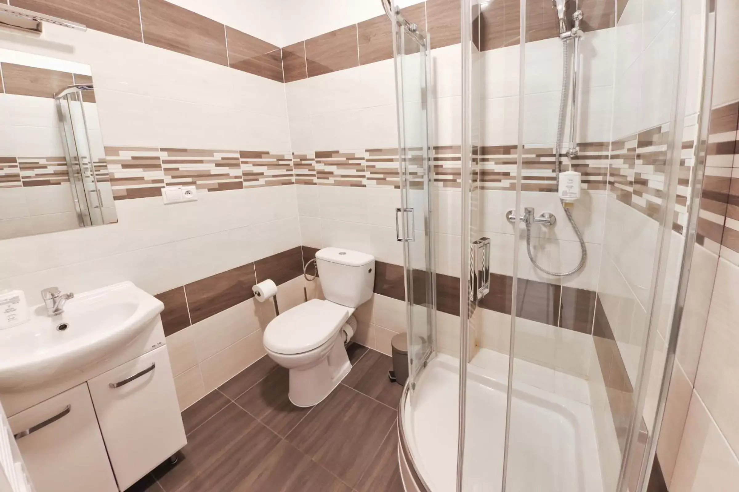 Deluxe Double Room (2 Adults + 1 Child) in Hotel Slanica Deluxe Double Room (2 Adults + 1 Child) in Hotel Slanica