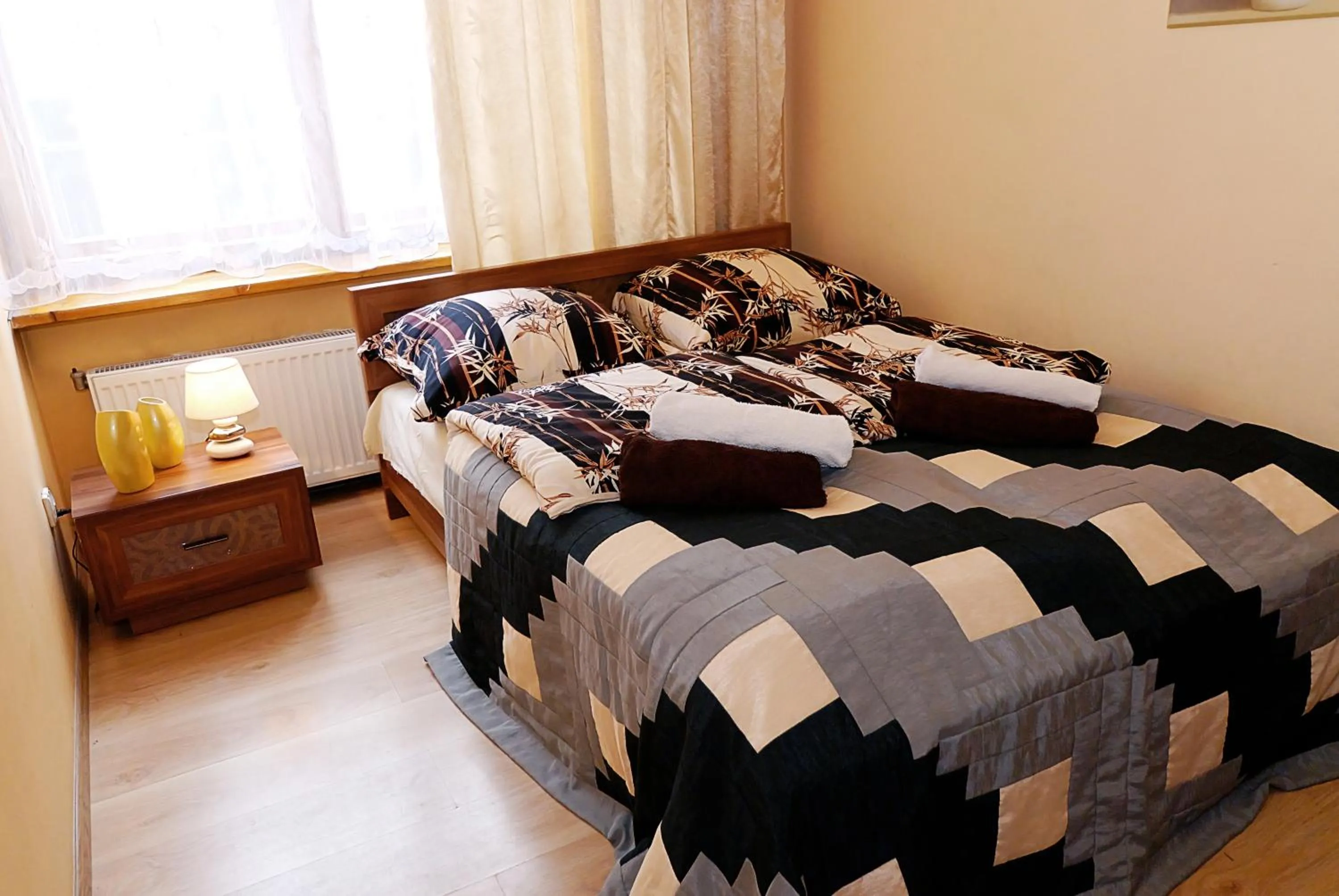 Bedroom, Bed in P&J Apartments Floriańska