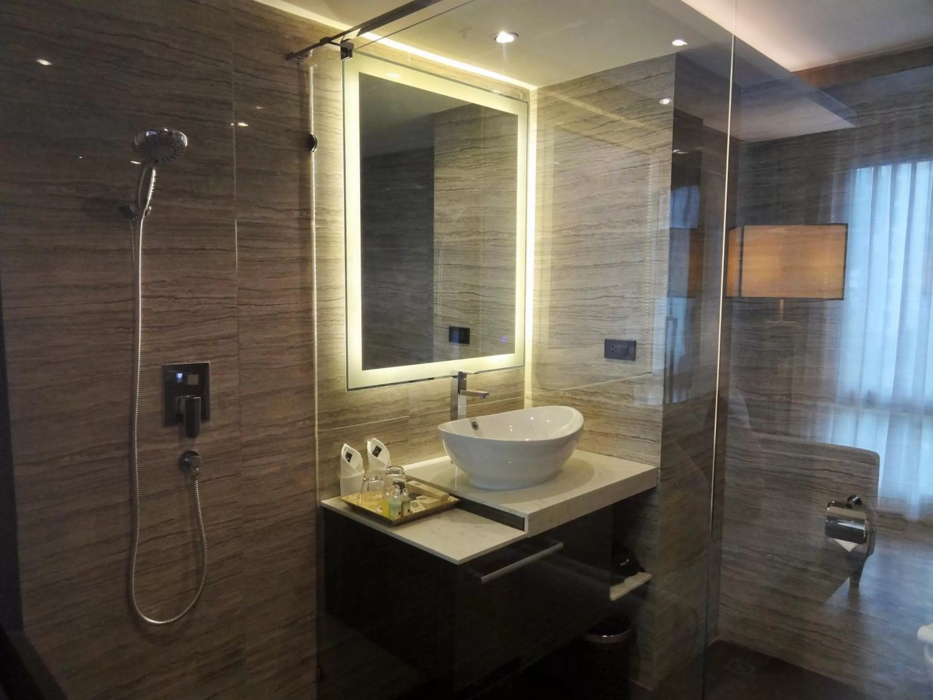 Shower in Arte Hotel - SHA Extra Plus